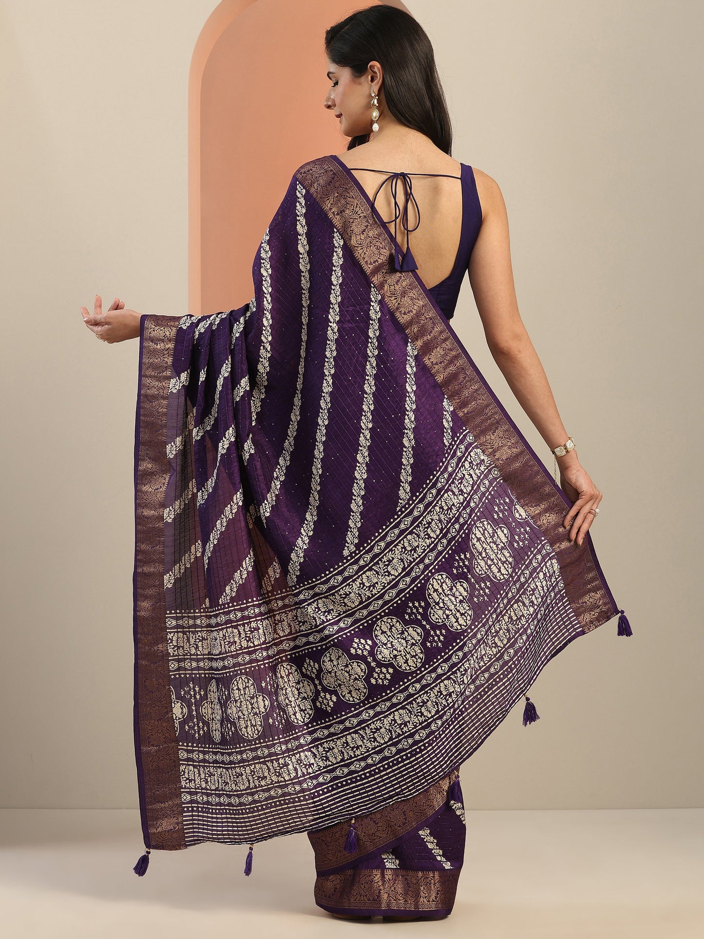 Purple Printed Silk Blend Saree With Unstitched Blouse Piece