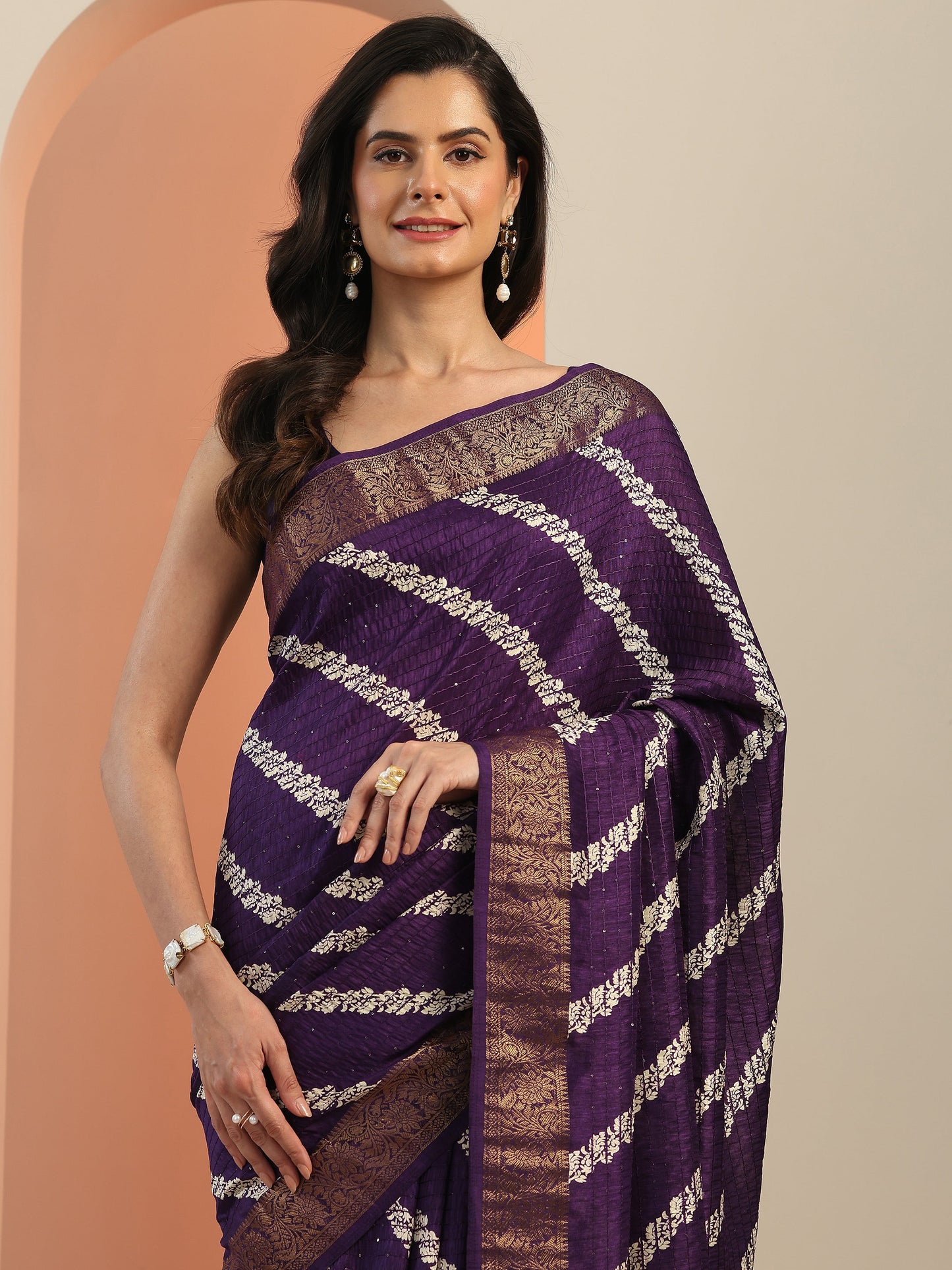 Purple Printed Silk Blend Saree With Unstitched Blouse Piece