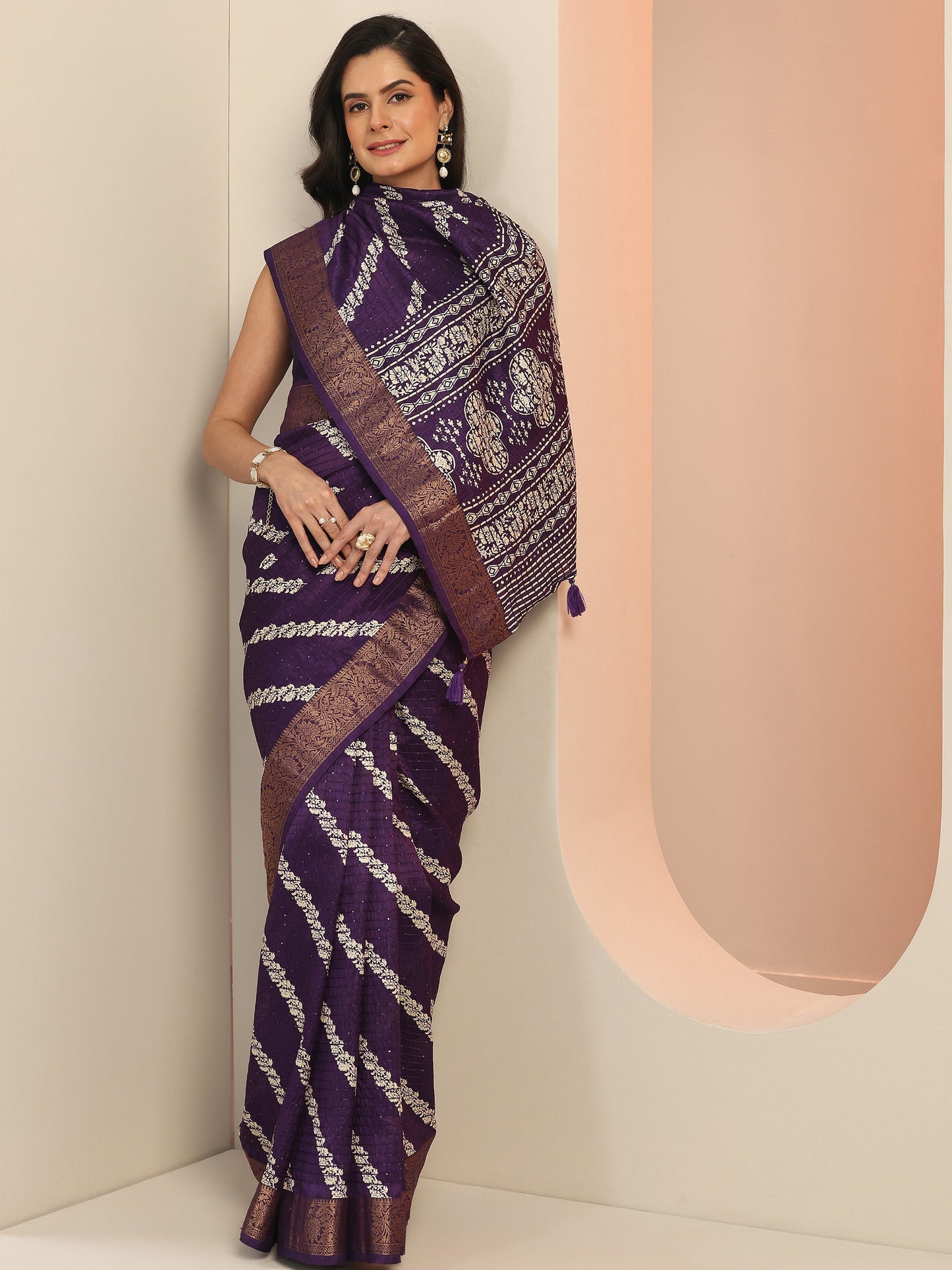 Purple Printed Silk Blend Saree With Unstitched Blouse Piece