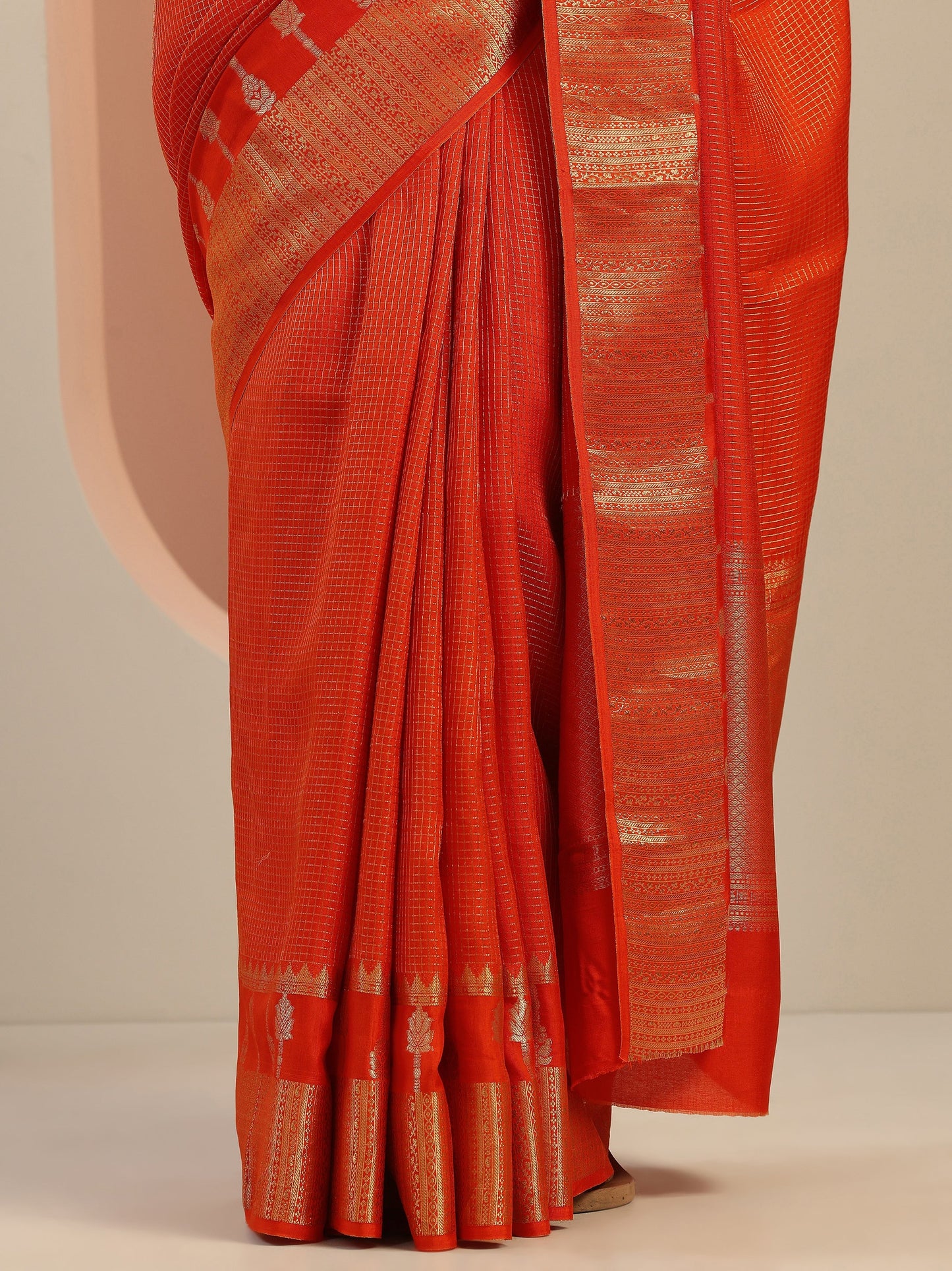 Orange Embellished Silk Blend Saree With Unstitched Blouse Piece