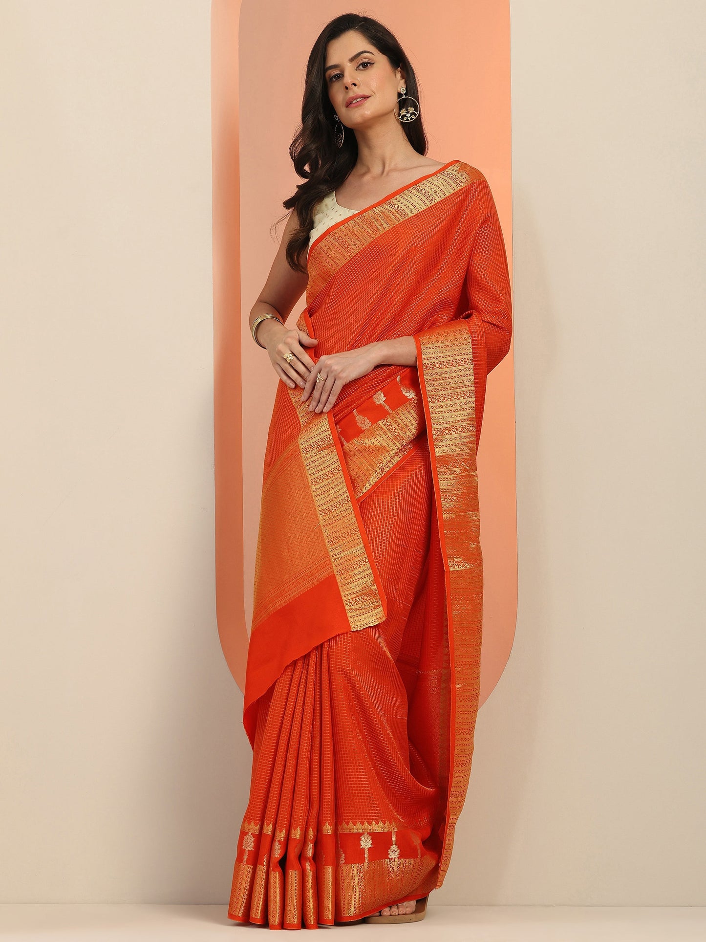 Orange Embellished Silk Blend Saree With Unstitched Blouse Piece