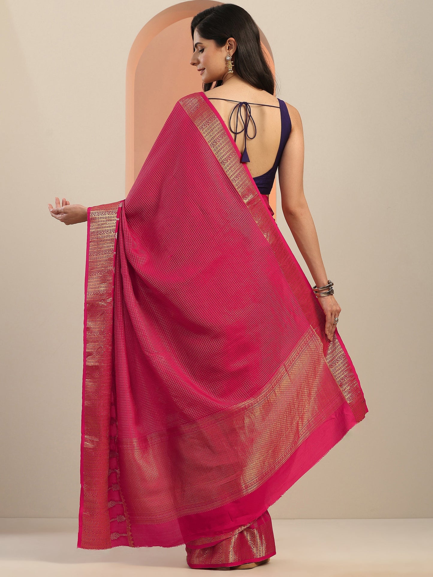 Pink Embellished Silk Blend Saree With Unstitched Blouse Piece