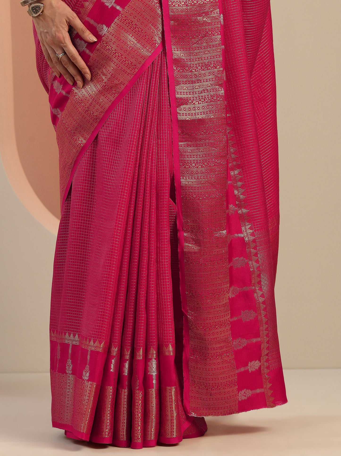 Pink Embellished Silk Blend Saree With Unstitched Blouse Piece