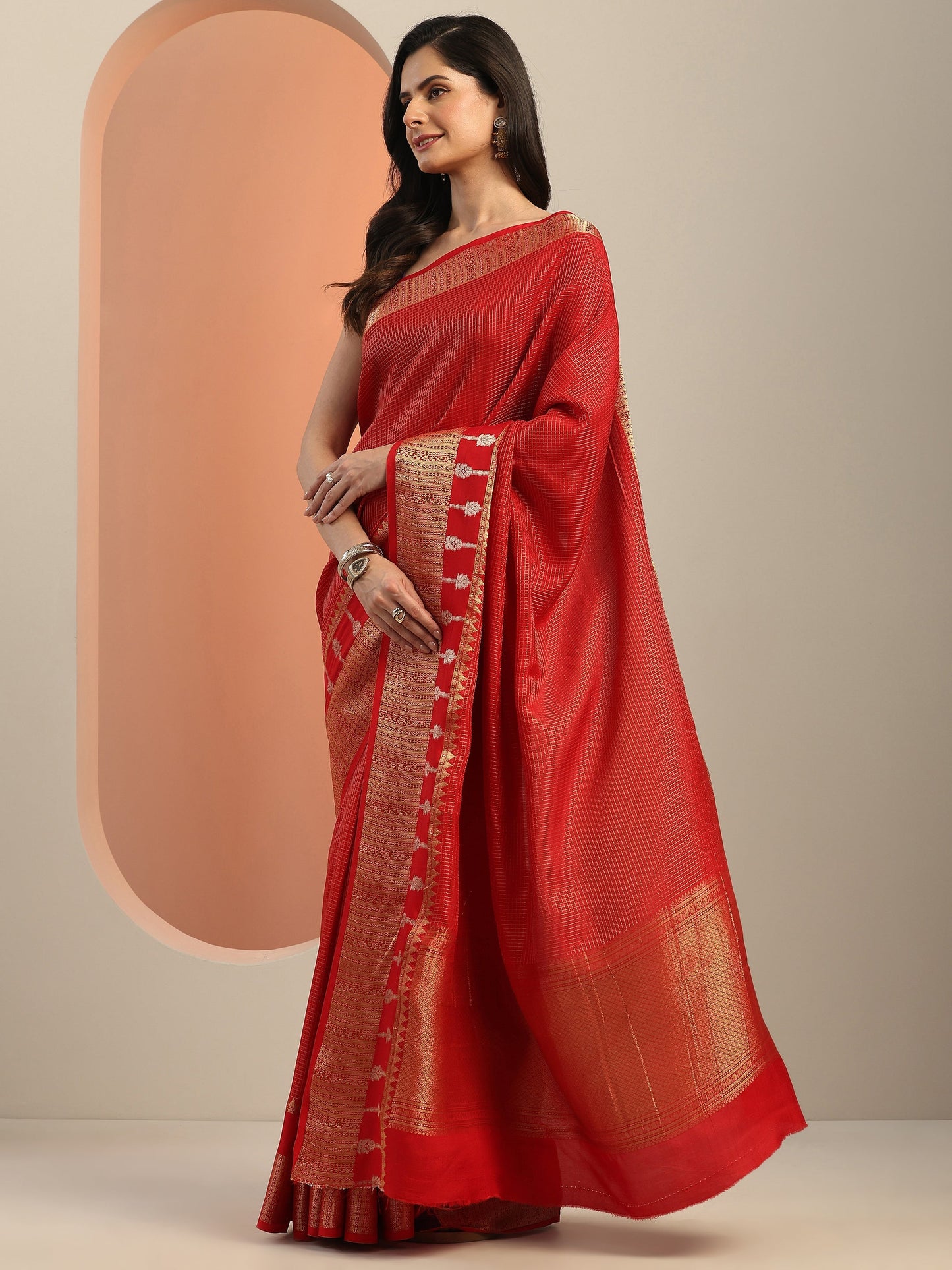 Red Embellished Silk Blend Saree With Unstitched Blouse Piece