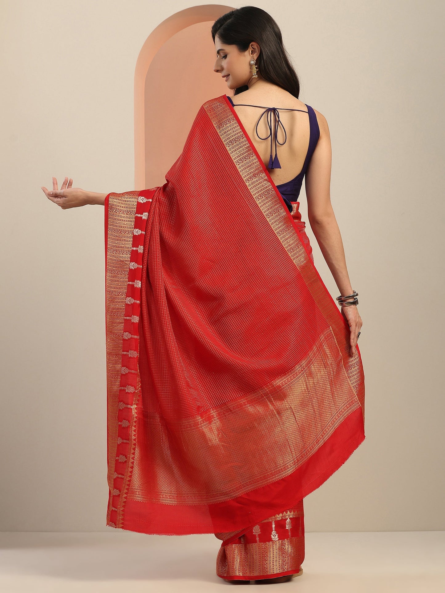 Red Embellished Silk Blend Saree With Unstitched Blouse Piece