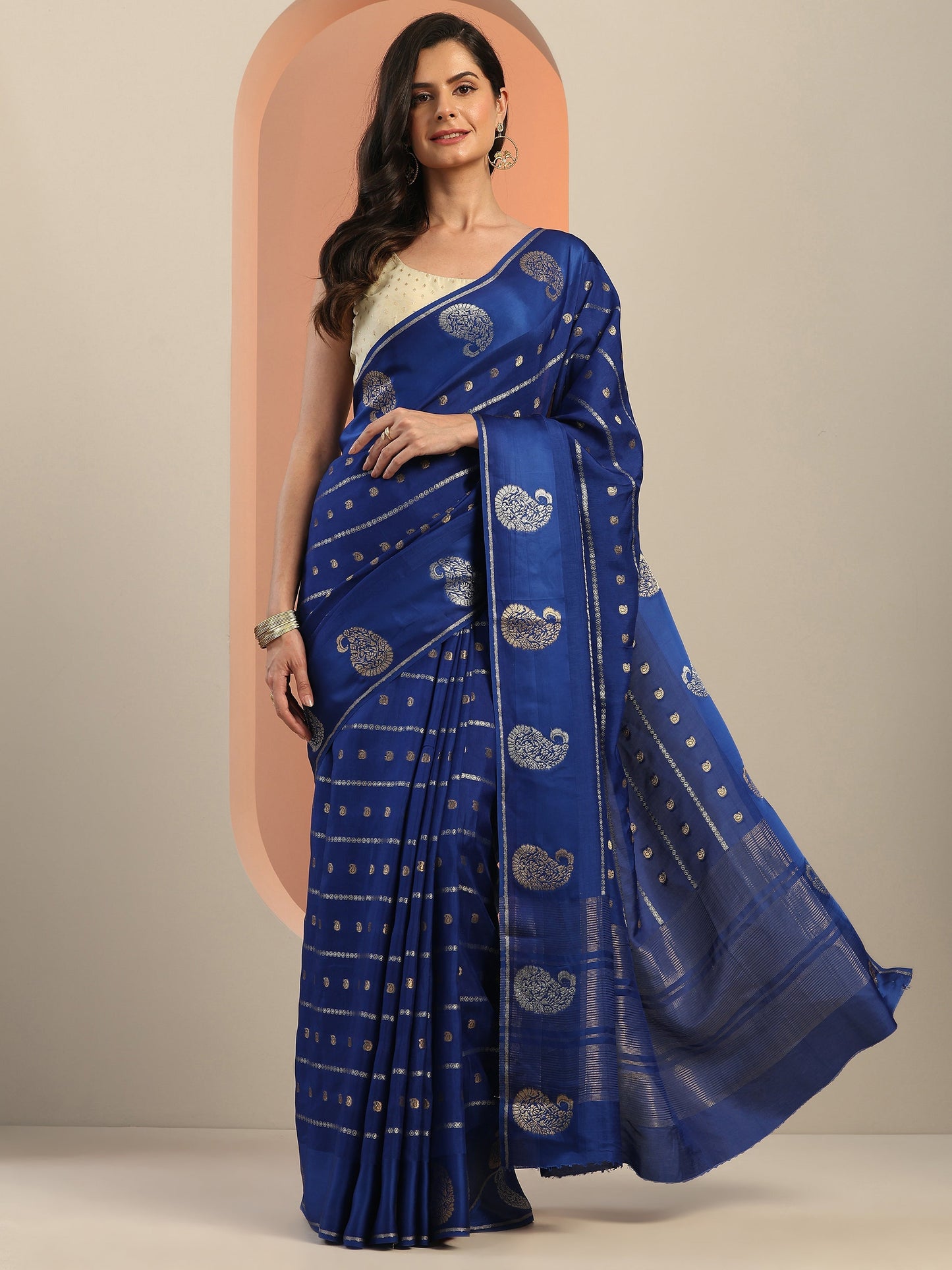 Navy blue Woven Design Silk Blend Saree With Unstitched Blouse Piece