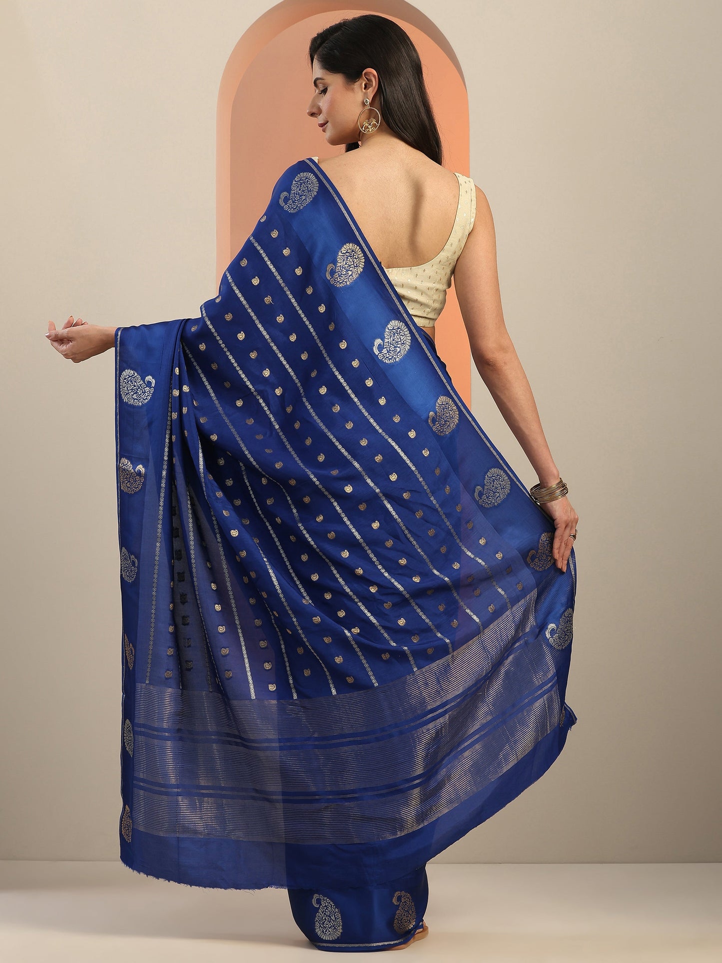 Navy blue Woven Design Silk Blend Saree With Unstitched Blouse Piece