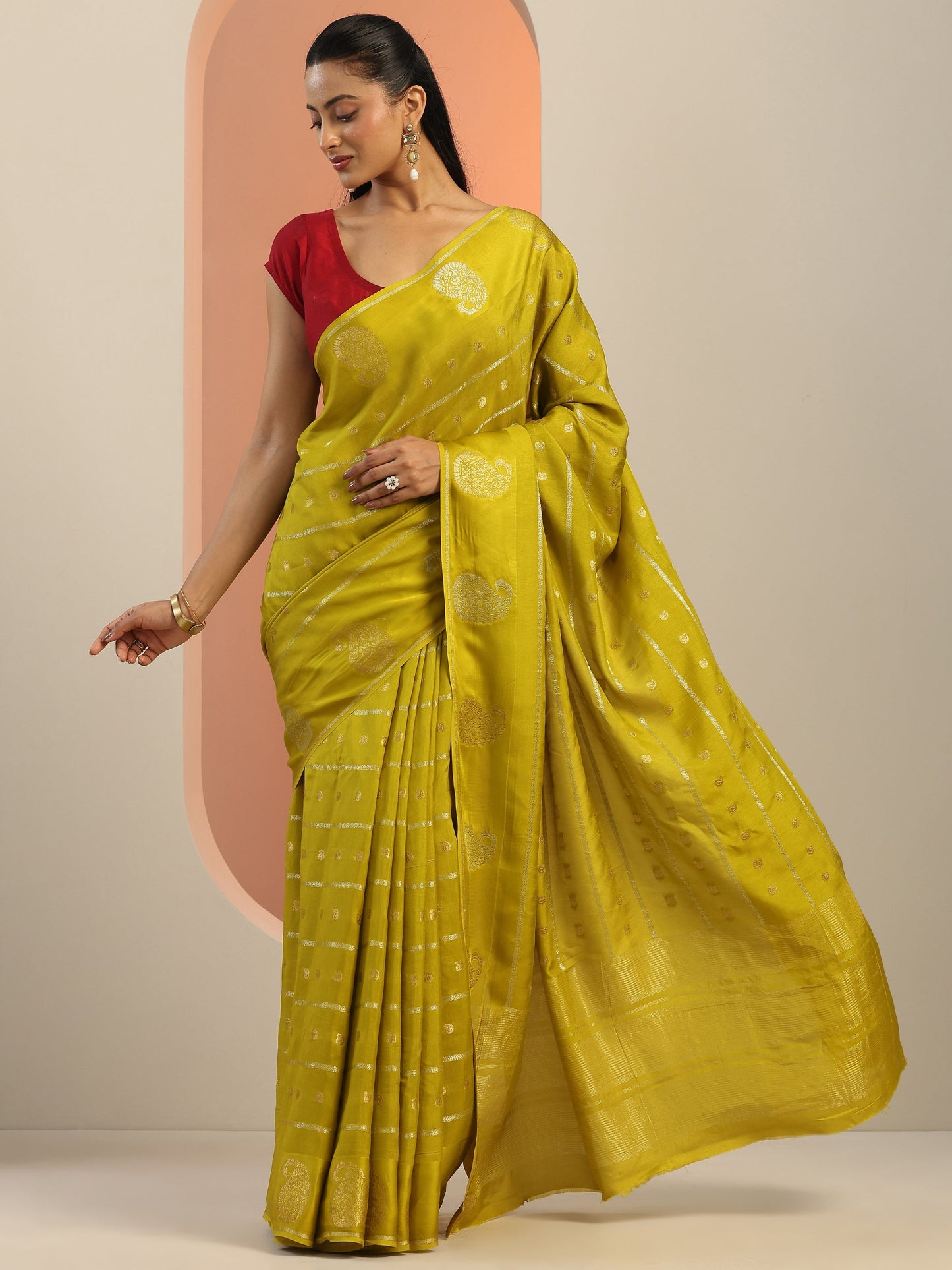 Green Woven Design Silk Blend Saree With Unstitched Blouse Piece