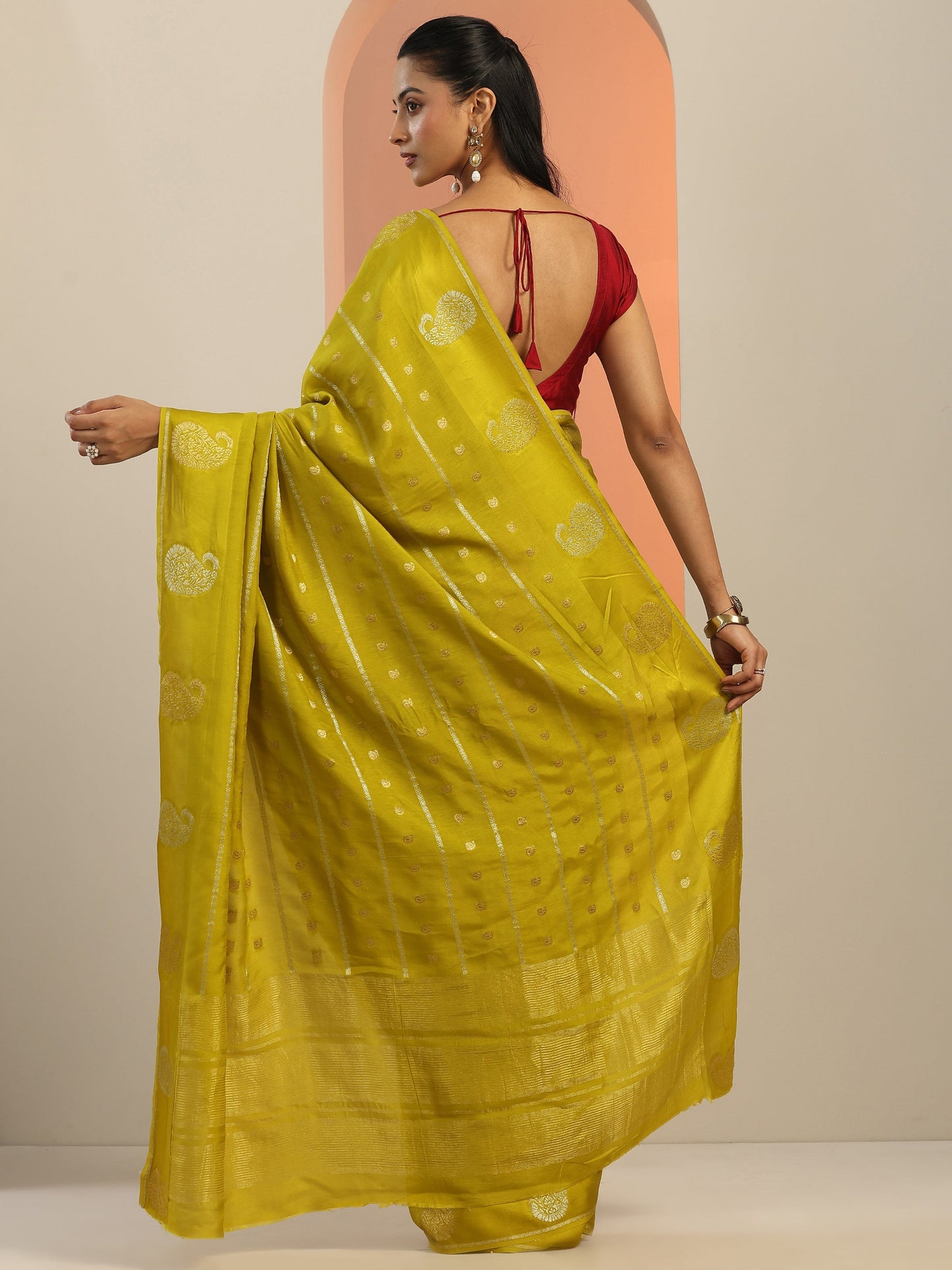 Green Woven Design Silk Blend Saree With Unstitched Blouse Piece