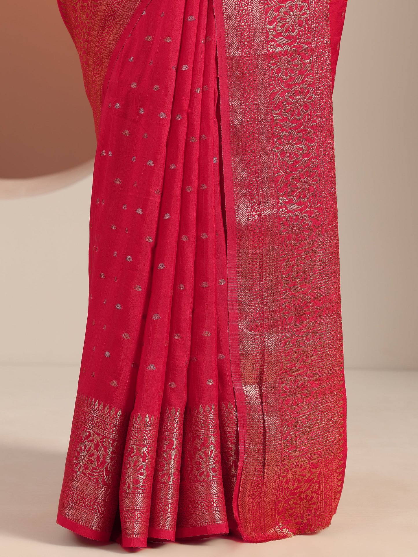 Red Woven Design Silk Blend Saree With Unstitched Blouse Piece