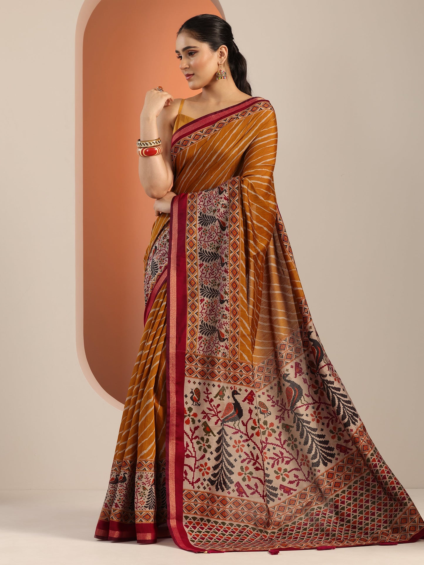 Mustard Printed Cotton Blend Saree With Unstitched Blouse Piece