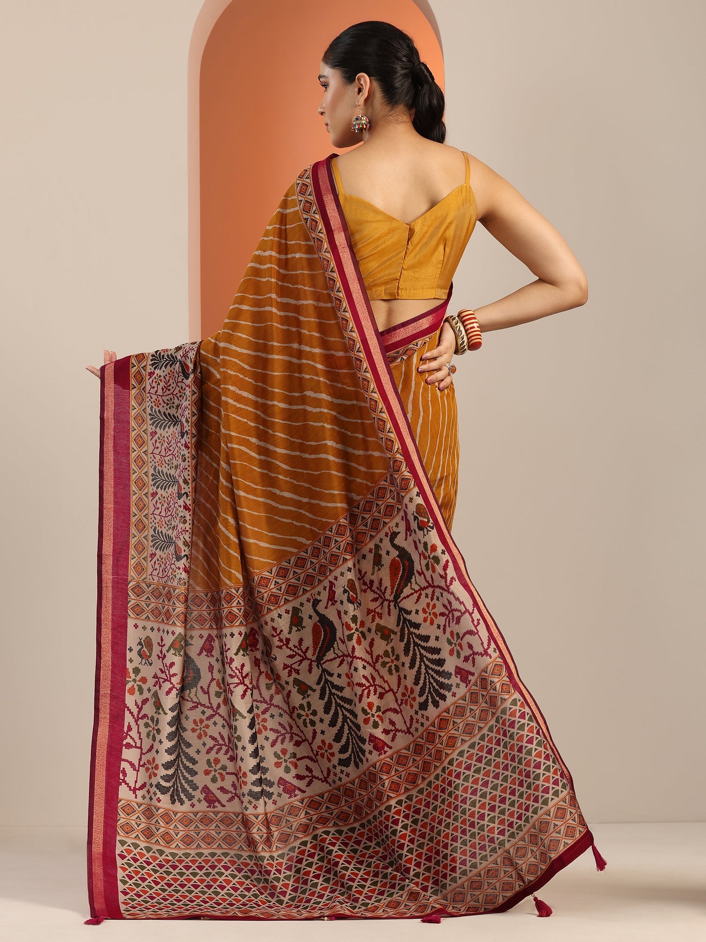 Mustard Leheriya Printed Cotton Blend Saree With Unstitched Blouse Piece