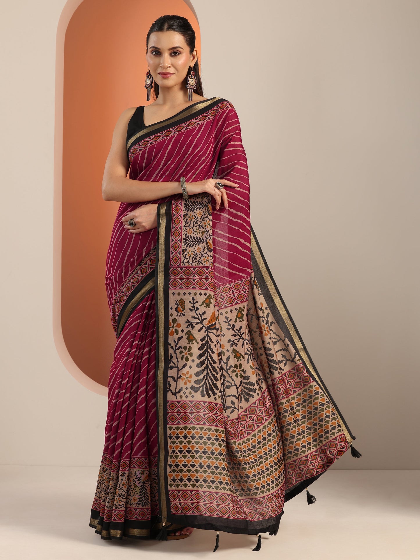 Maroon Printed Cotton Blend Saree With Unstitched Blouse Piece