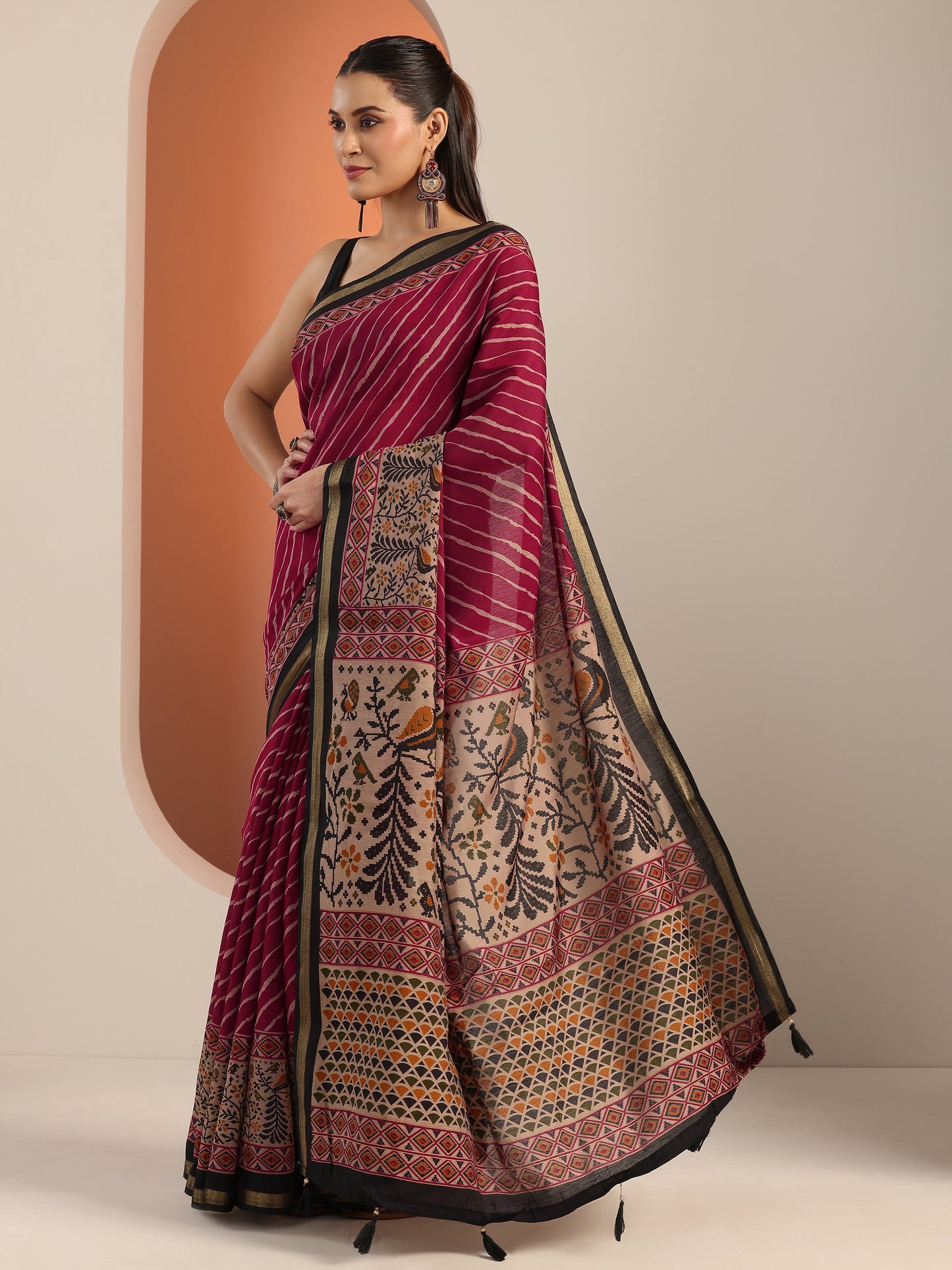 Maroon Printed Cotton Blend Saree With Unstitched Blouse Piece