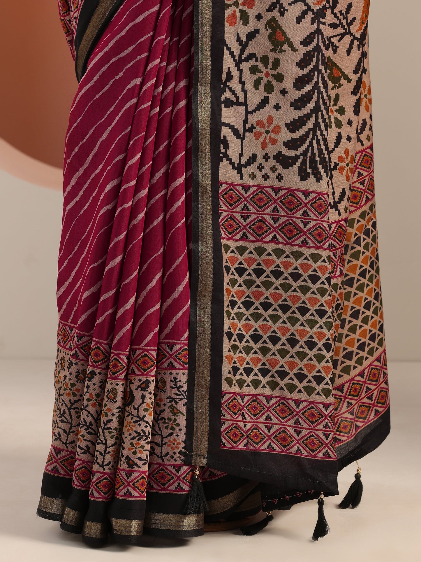 Maroon Printed Cotton Blend Saree With Unstitched Blouse Piece