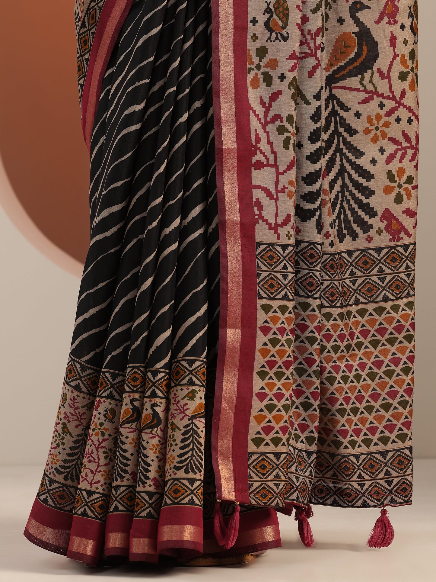 Black Printed Cotton Blend Saree With Unstitched Blouse Piece