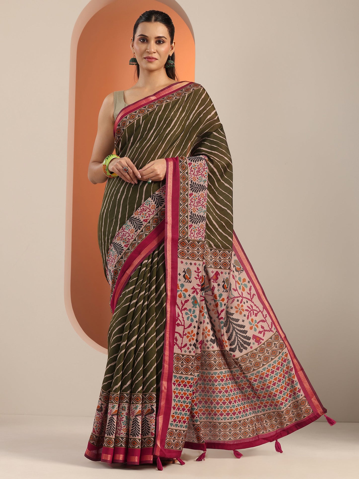 Olive Printed Cotton Blend Saree With Unstitched Blouse Piece