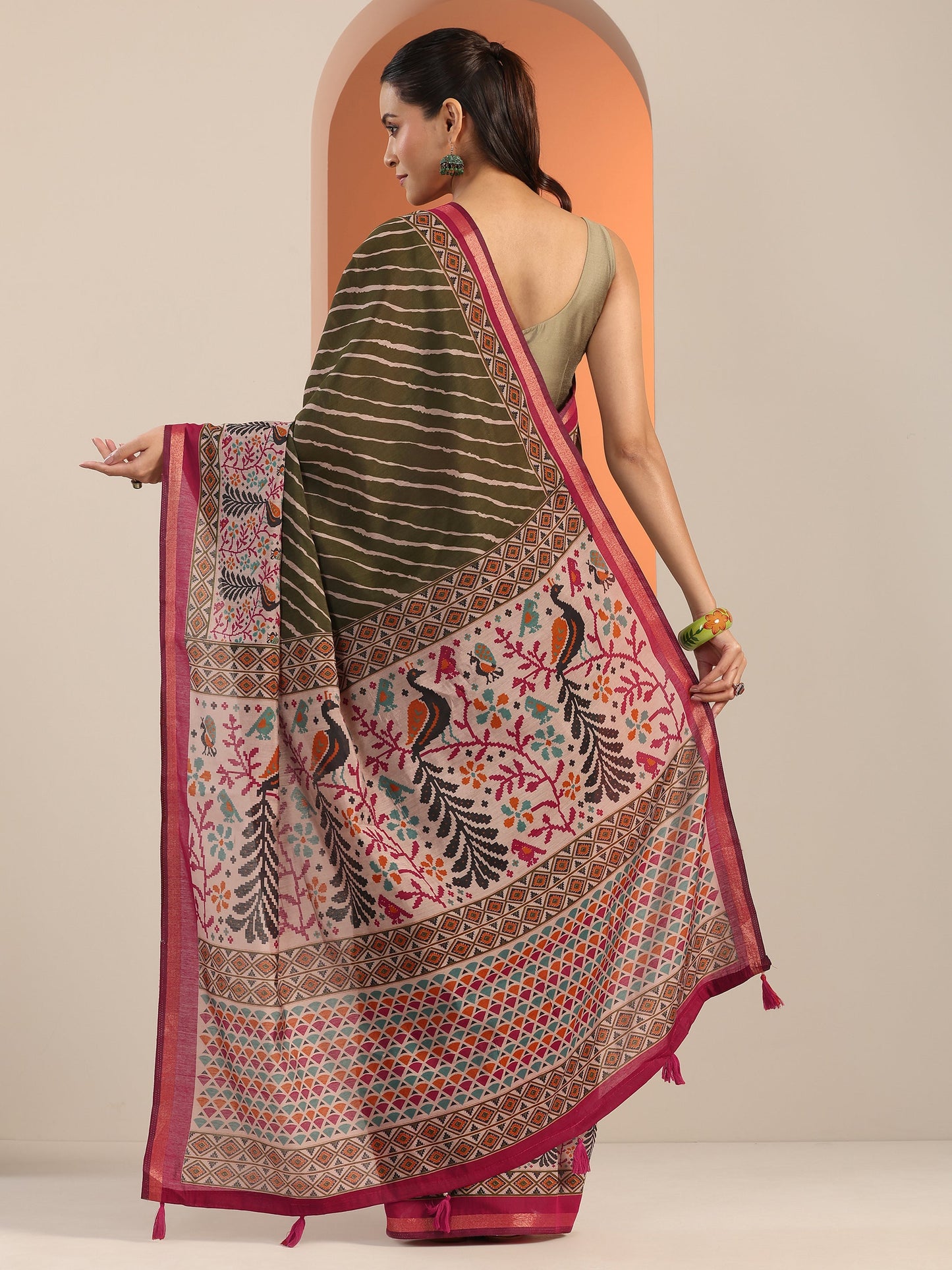 Olive Printed Cotton Blend Saree With Unstitched Blouse Piece