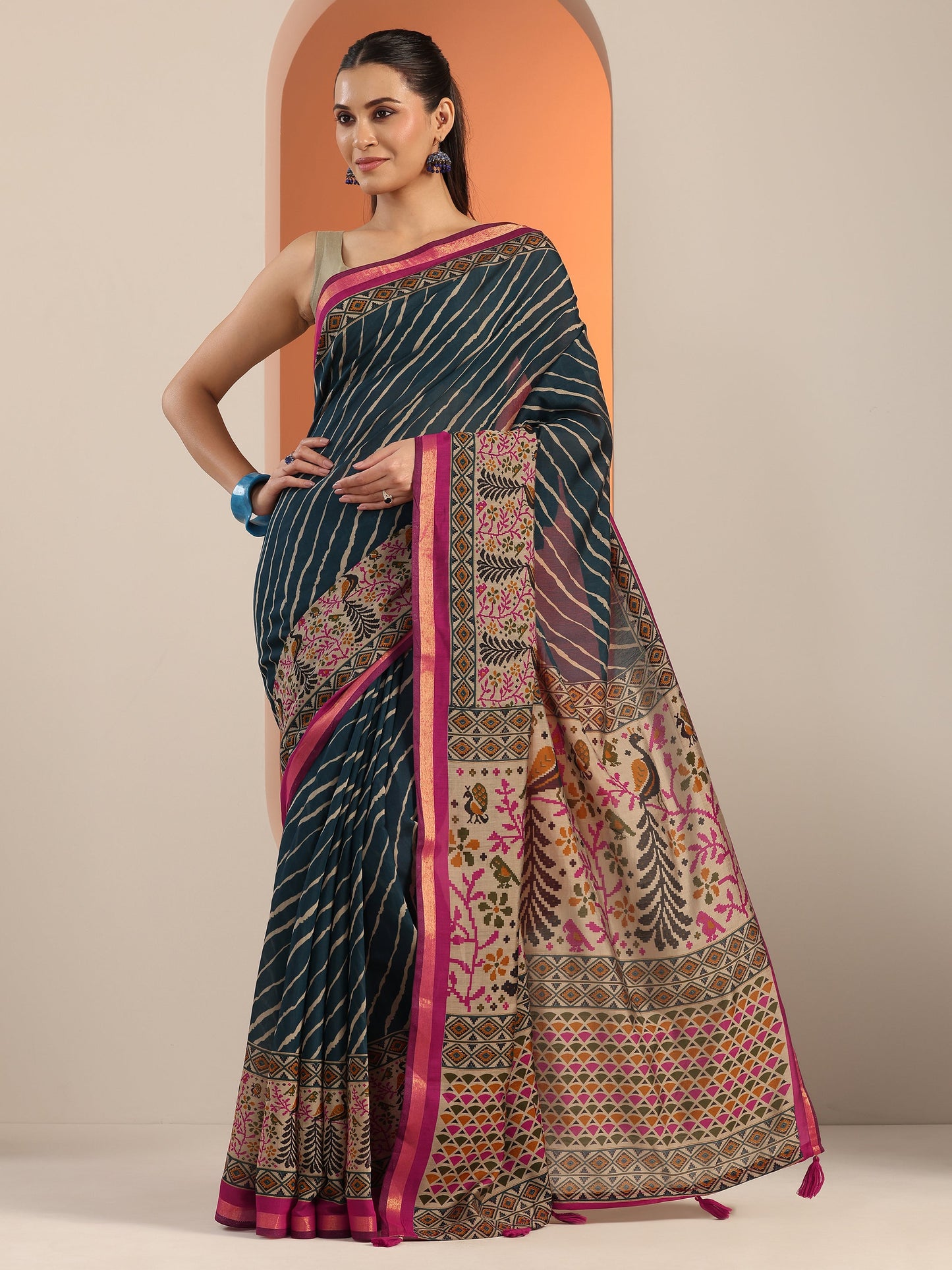 Teal Printed Cotton Blend Saree With Unstitched Blouse Piece