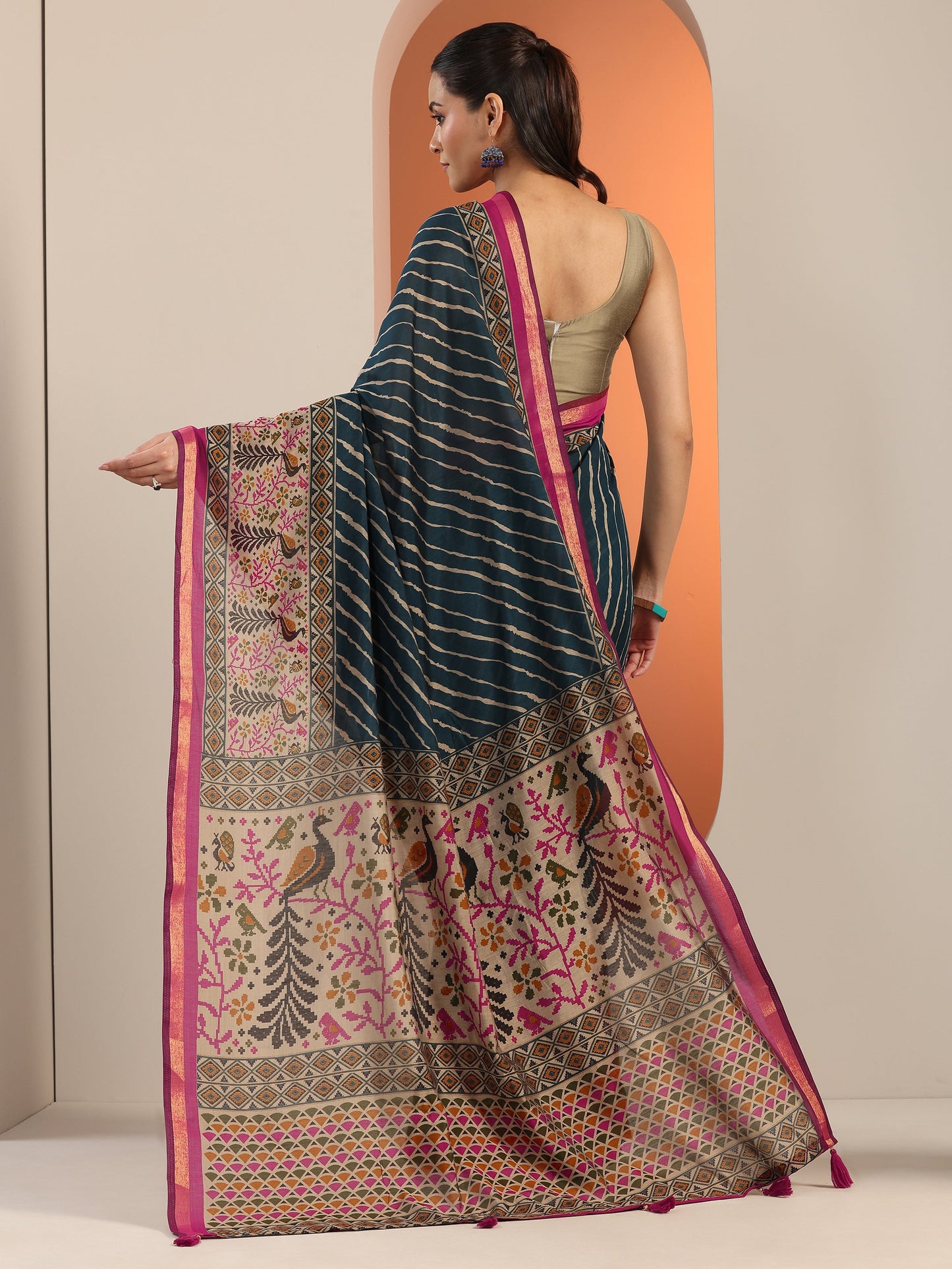 Teal Printed Cotton Blend Saree With Unstitched Blouse Piece