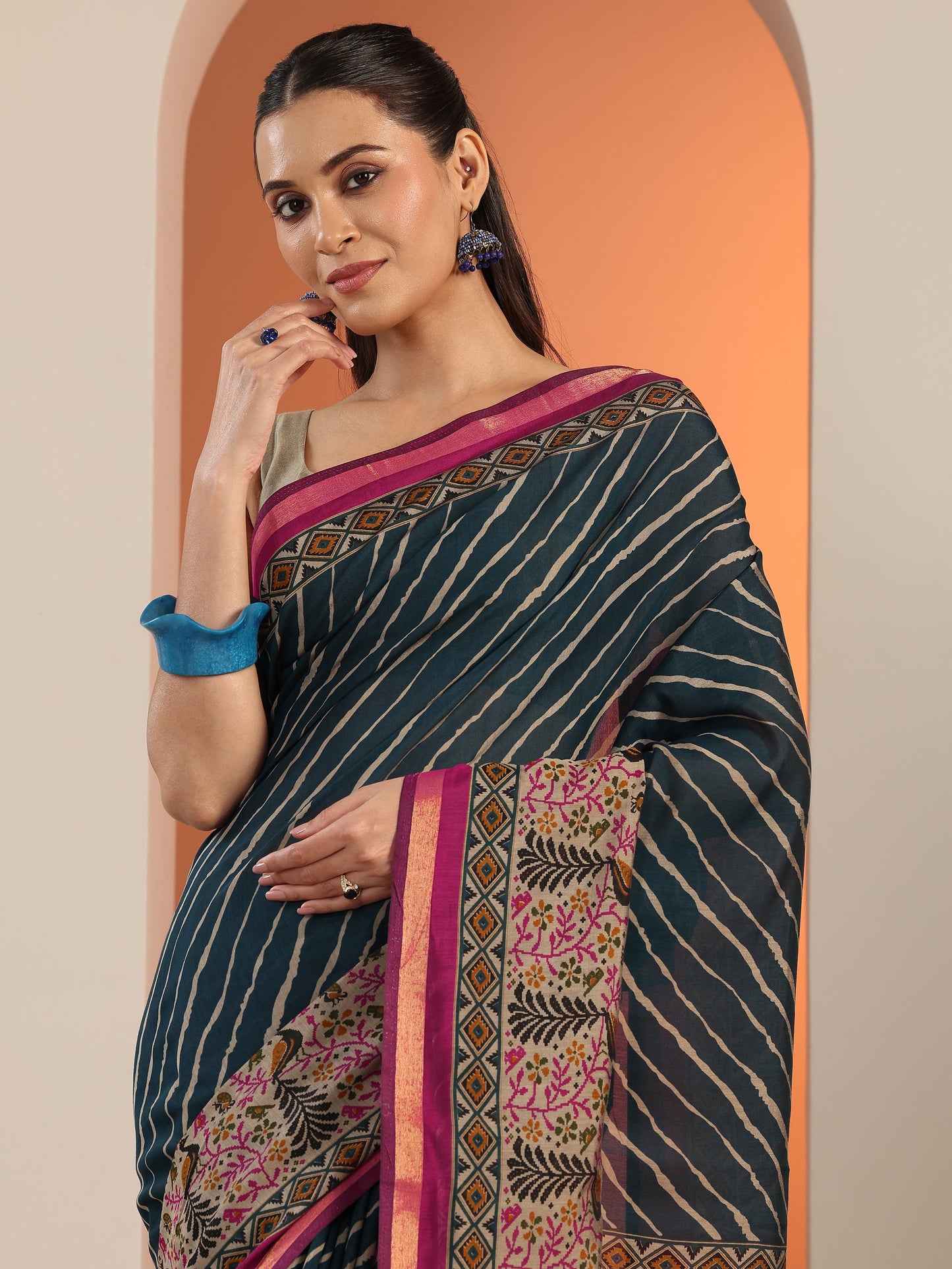 Teal Printed Cotton Blend Saree With Unstitched Blouse Piece