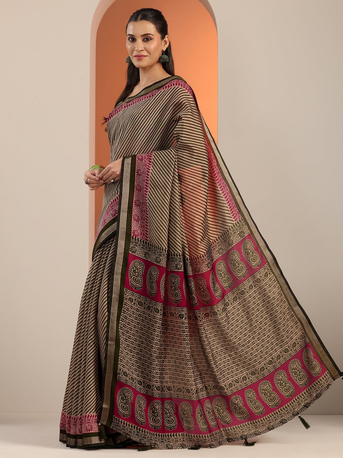 Olive Printed Cotton Blend Saree With Unstitched Blouse Piece