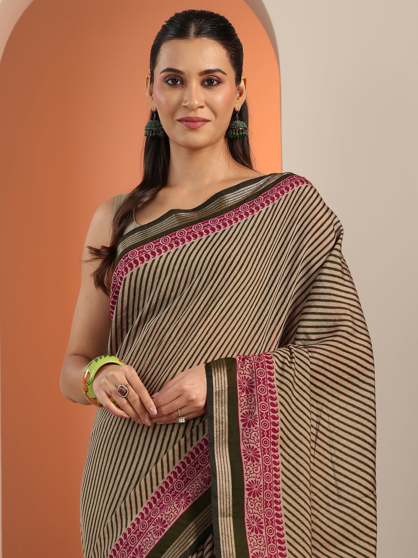 Olive Printed Cotton Blend Saree With Unstitched Blouse Piece