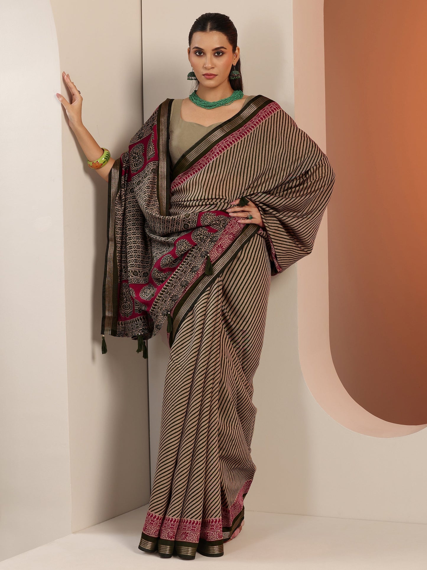 Olive Printed Cotton Blend Saree With Unstitched Blouse Piece
