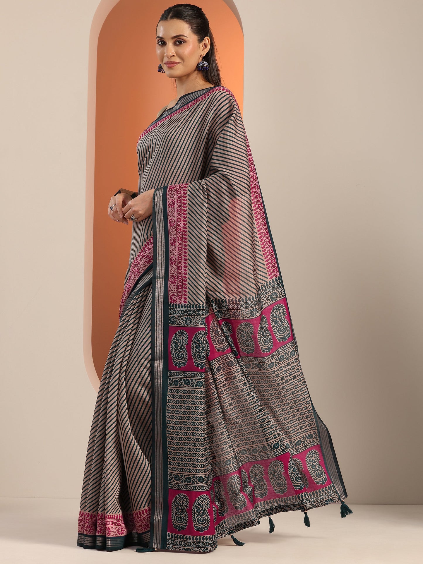 Teal Printed Cotton Blend Saree With Unstitched Blouse Piece