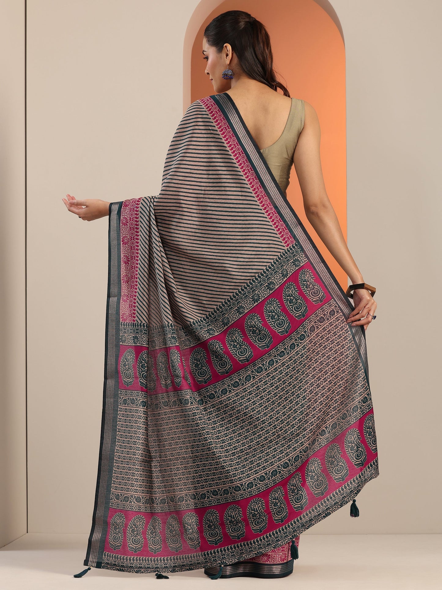 Teal Printed Cotton Blend Saree With Unstitched Blouse Piece
