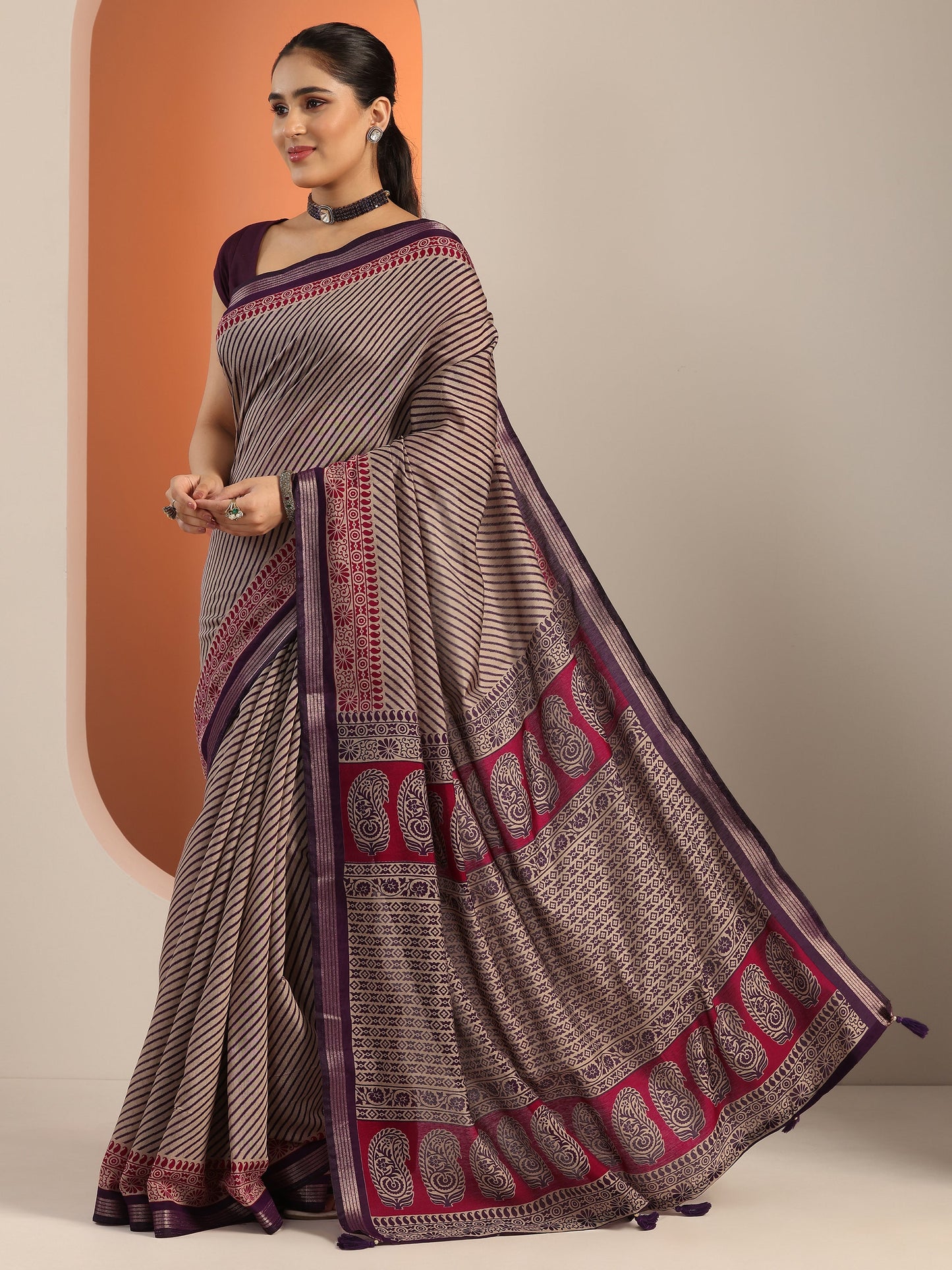 Purple Printed Cotton Blend Saree With Unstitched Blouse Piece