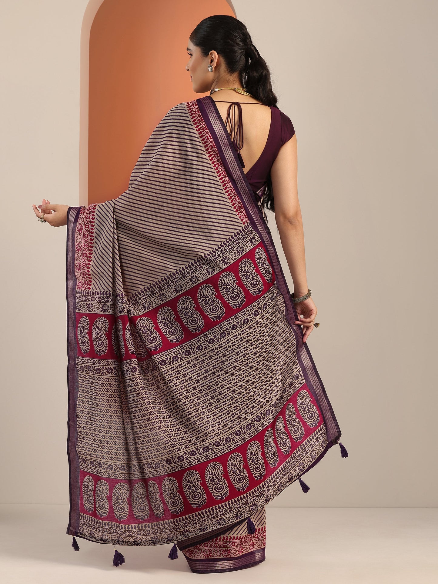 Purple Printed Cotton Blend Saree With Unstitched Blouse Piece