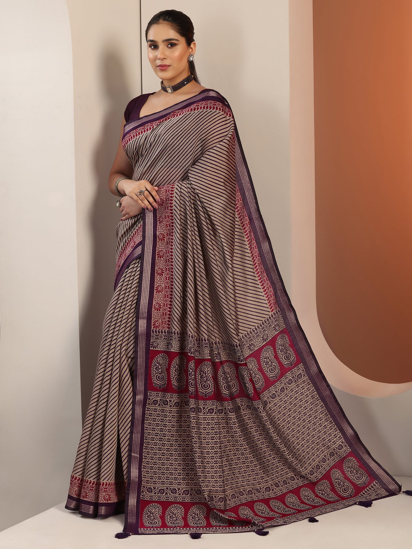 Purple Printed Cotton Blend Saree With Unstitched Blouse Piece