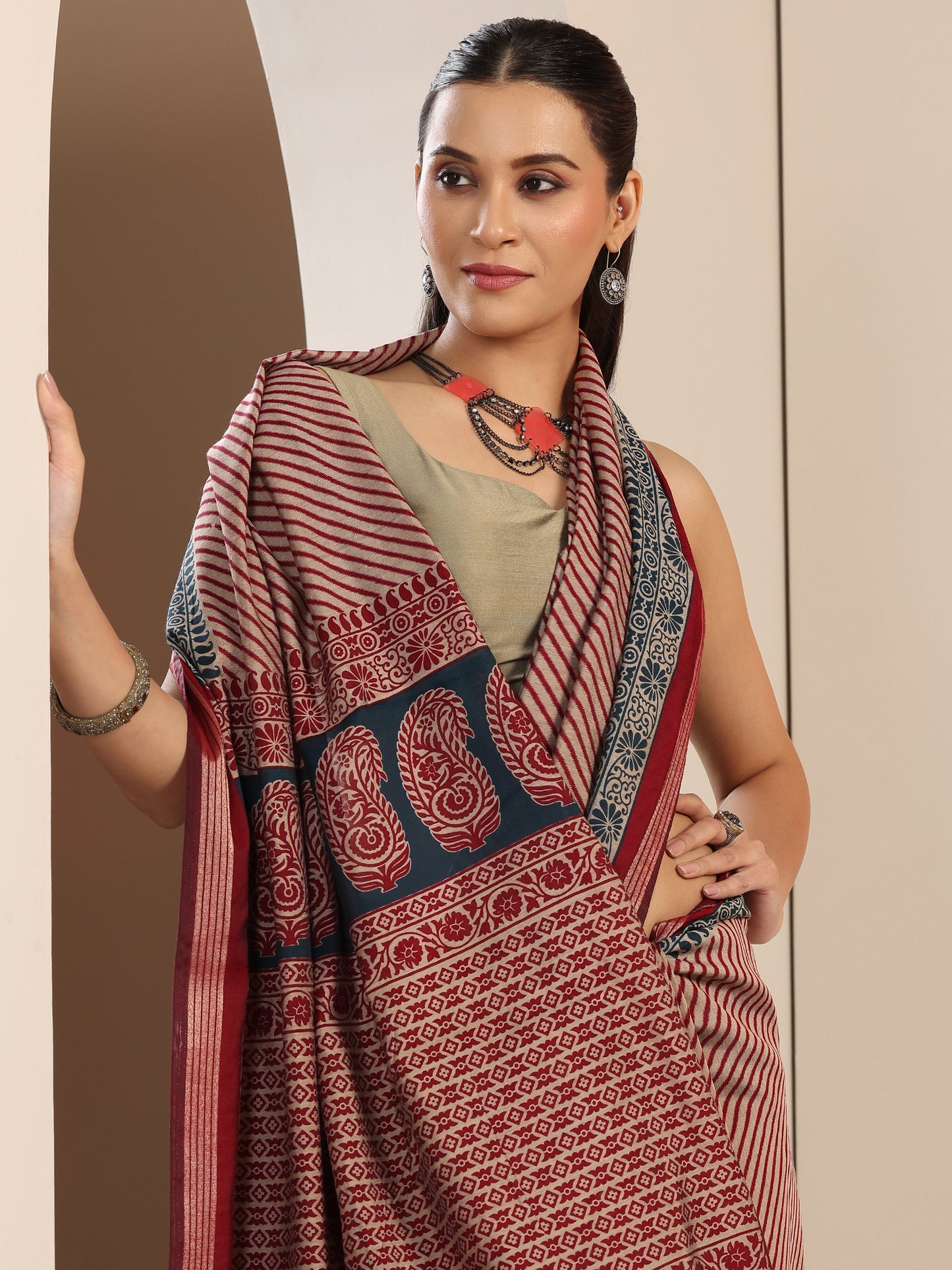 Red Printed Cotton Blend Saree With Unstitched Blouse Piece