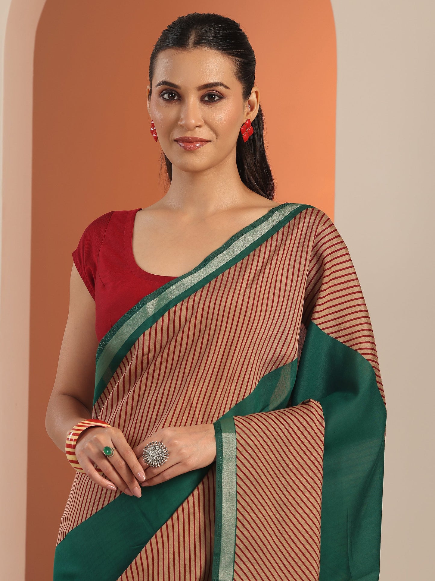 Green Solid Cotton Blend Saree With Unstitched Blouse Piece