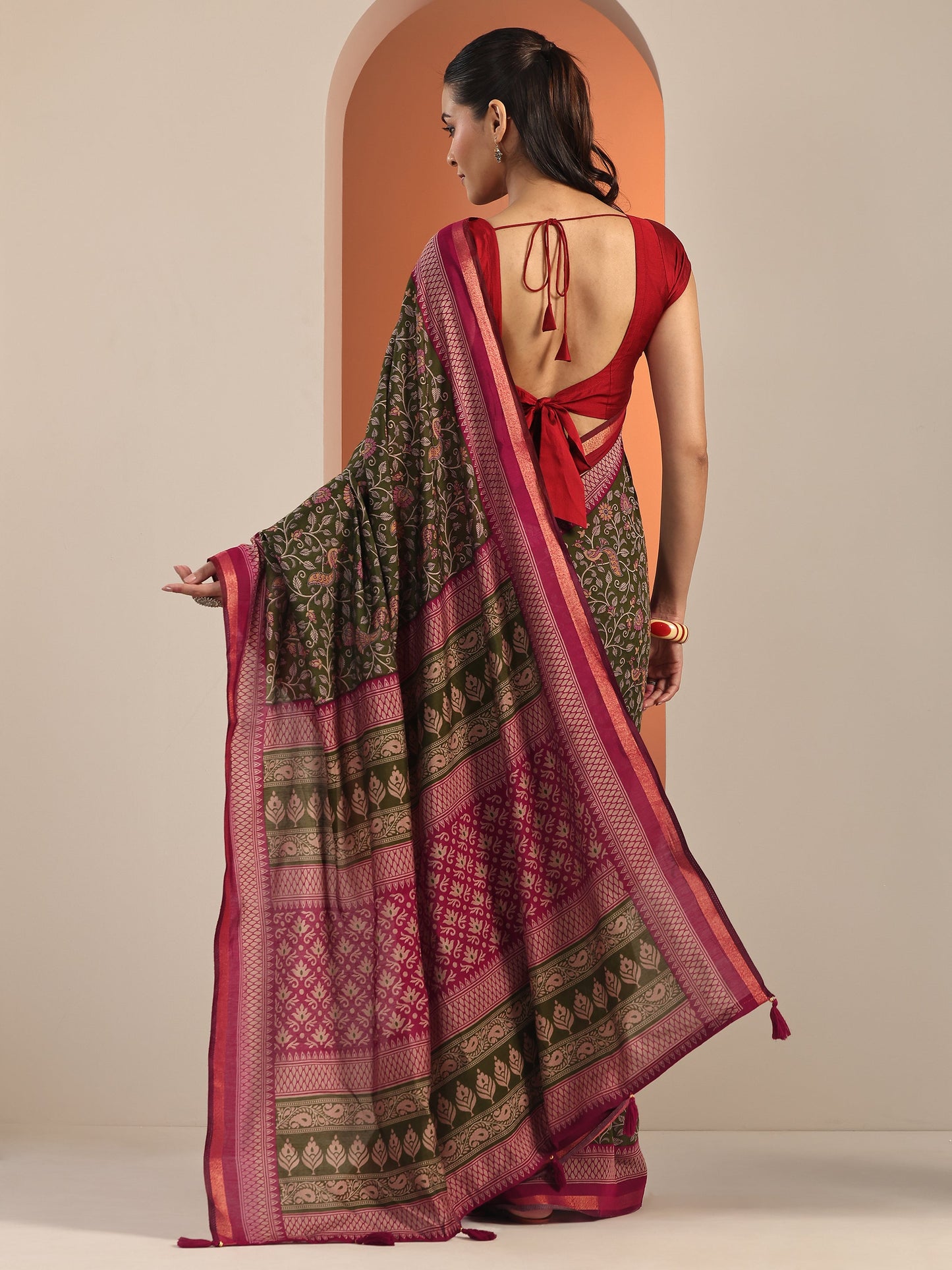 Green Printed Cotton Blend Saree With Unstitched Blouse Piece