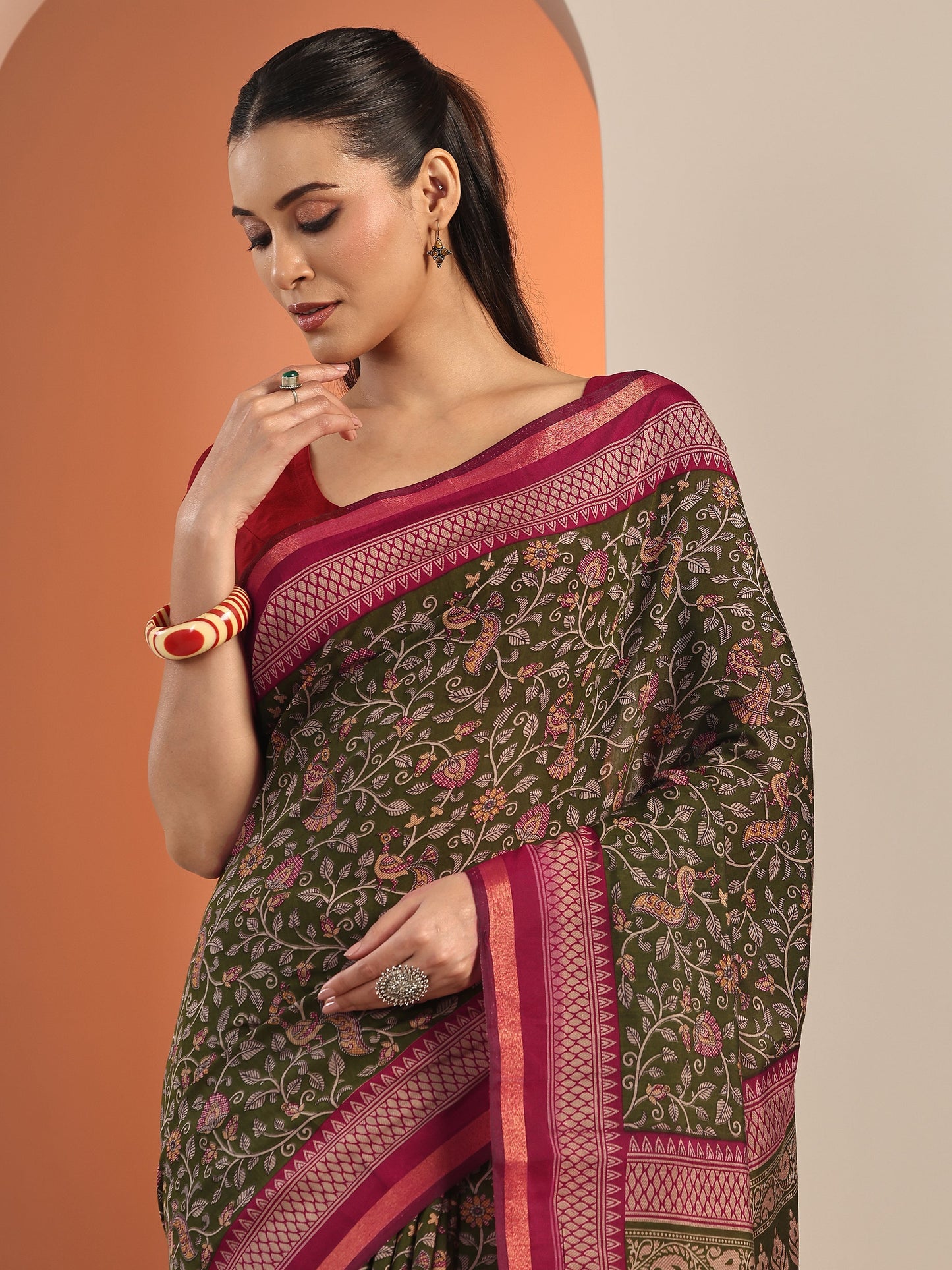 Green Printed Cotton Blend Saree With Unstitched Blouse Piece