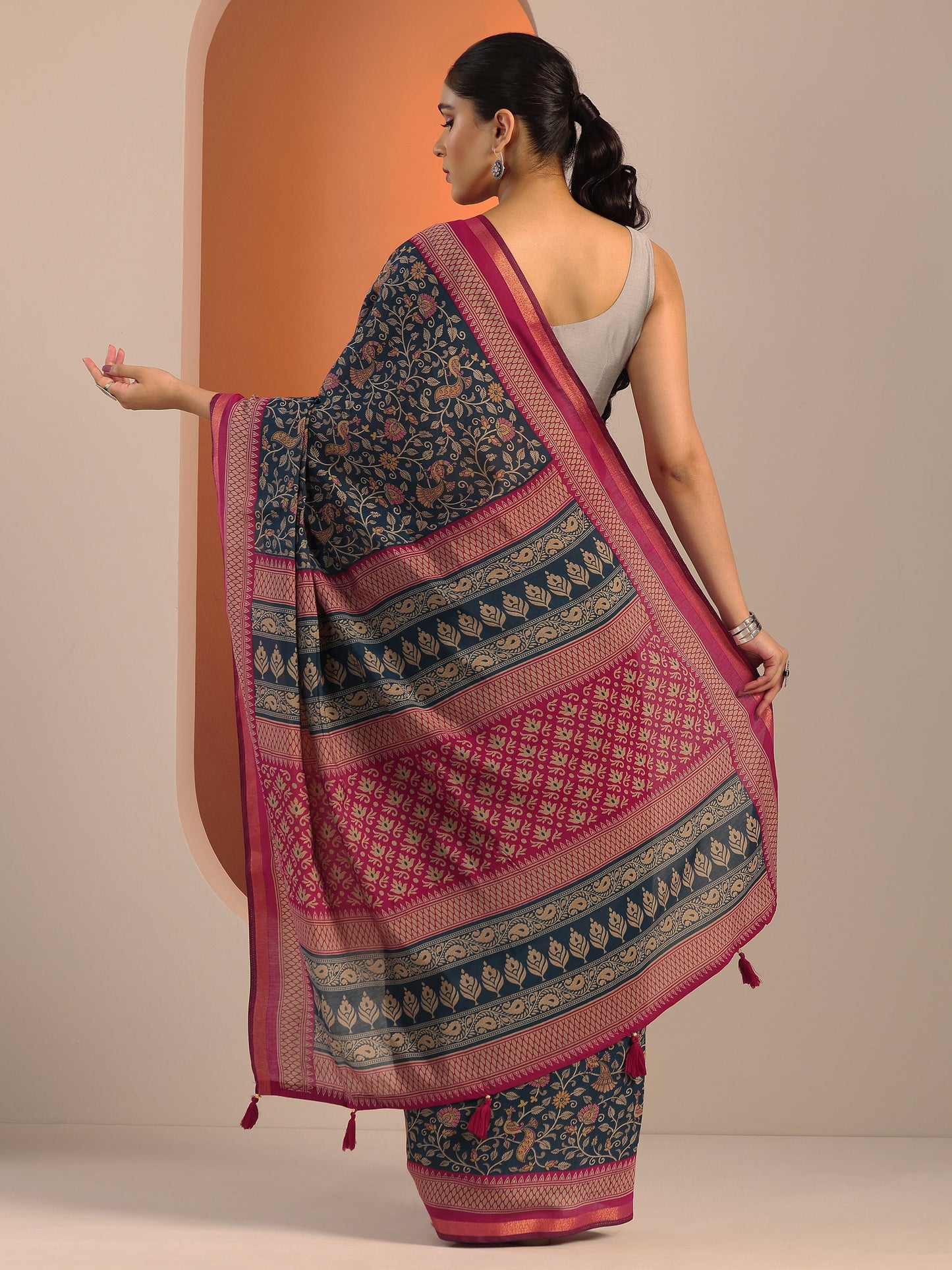 Teal Printed Cotton Blend Saree With Unstitched Blouse Piece