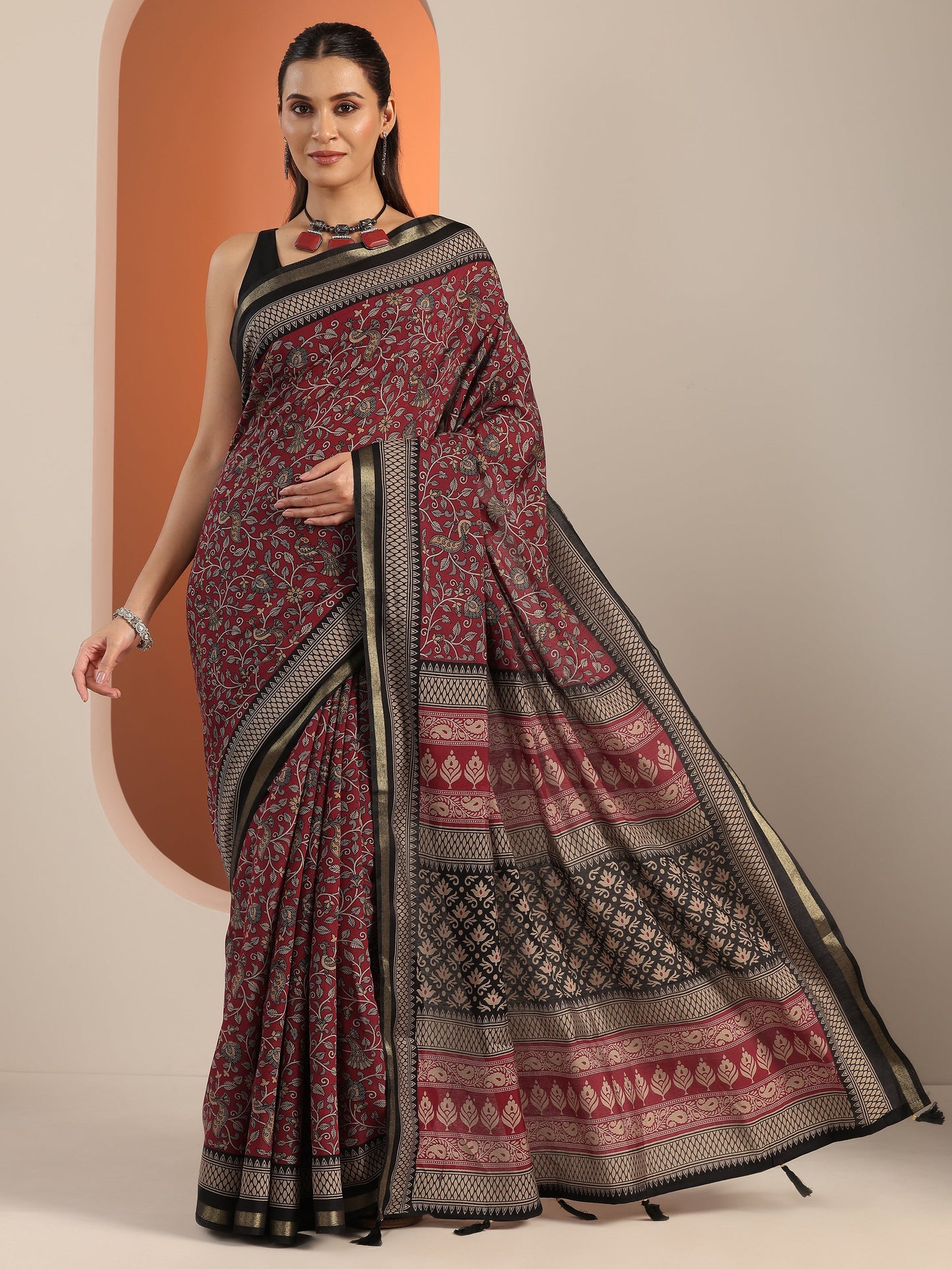 Red Printed Cotton Blend Saree With Unstitched Blouse Piece