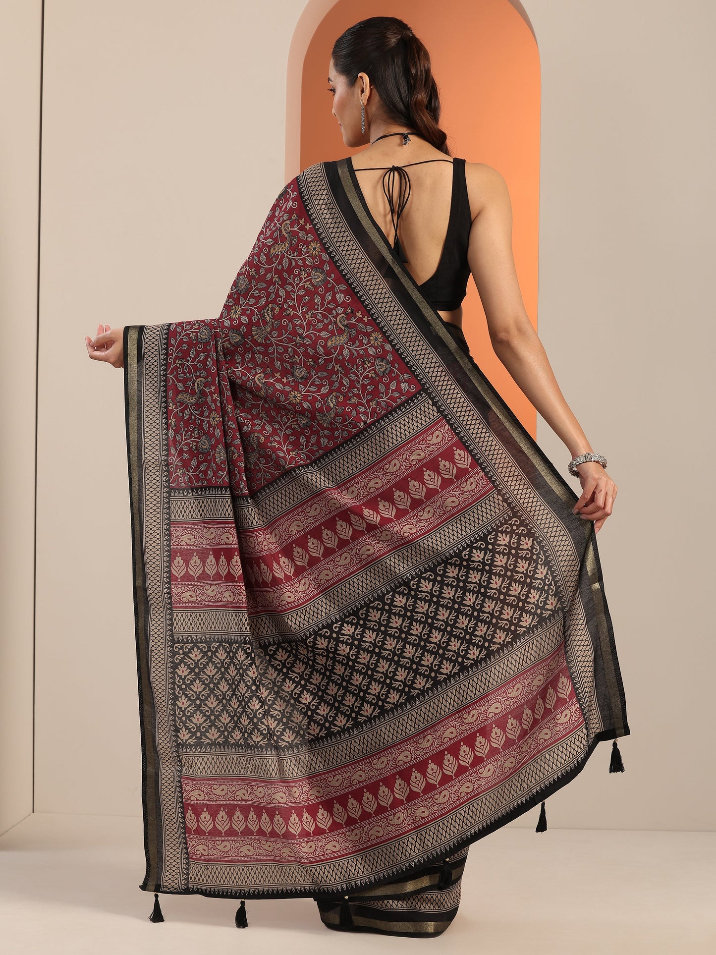 Red Printed Cotton Blend Saree With Unstitched Blouse Piece