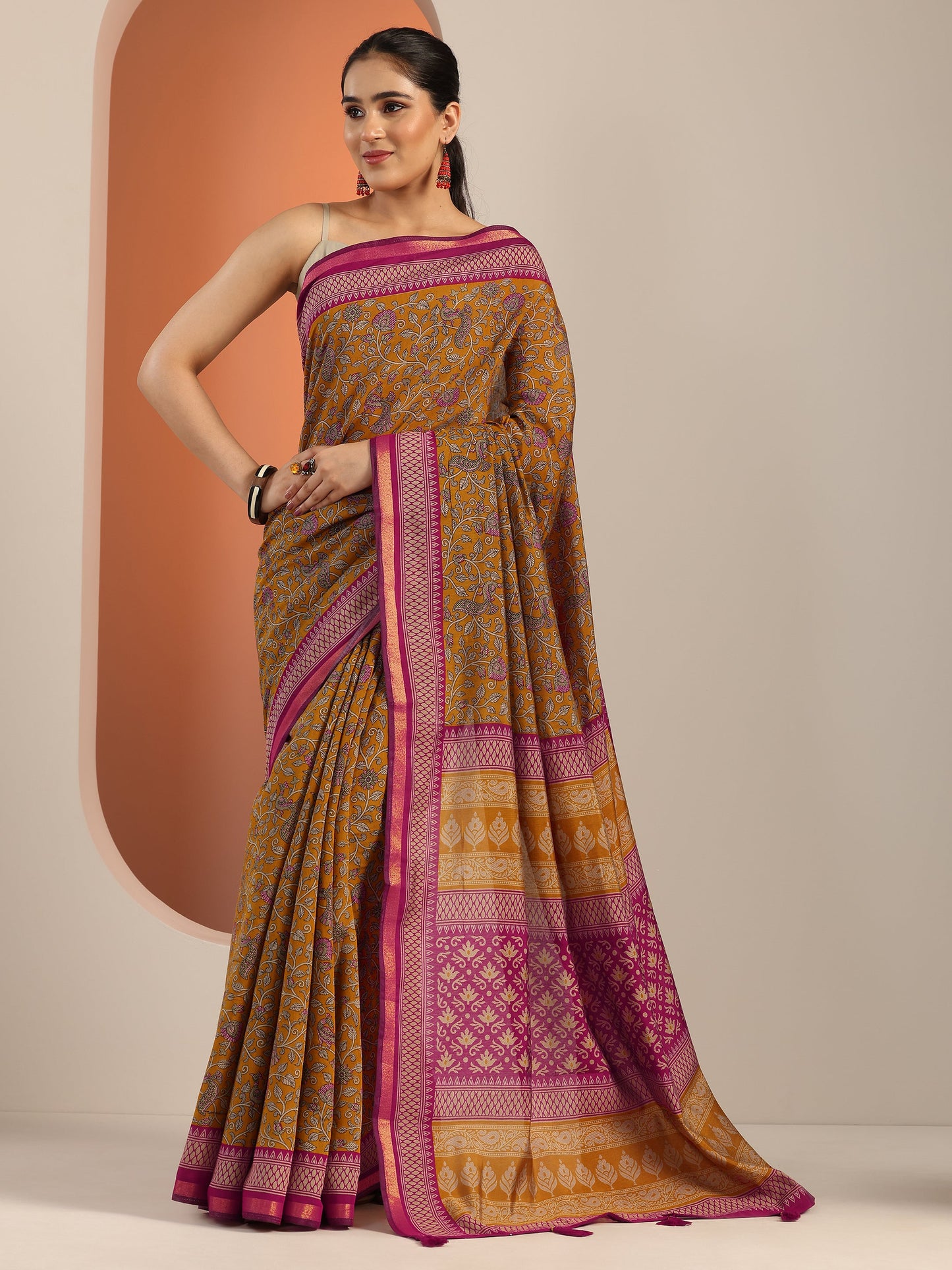 Mustard Printed Cotton Blend Saree With Unstitched Blouse Piece