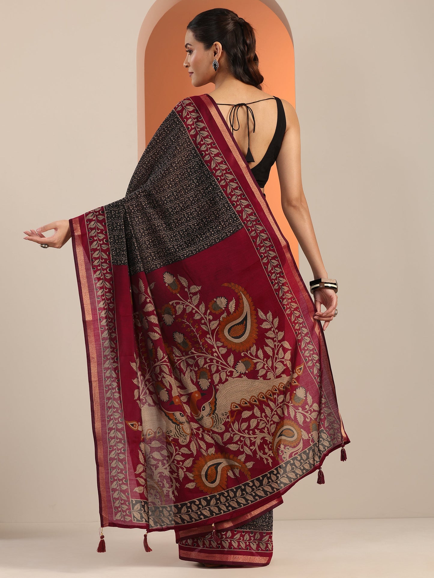 Black Printed Cotton Blend Saree With Unstitched Blouse Piece