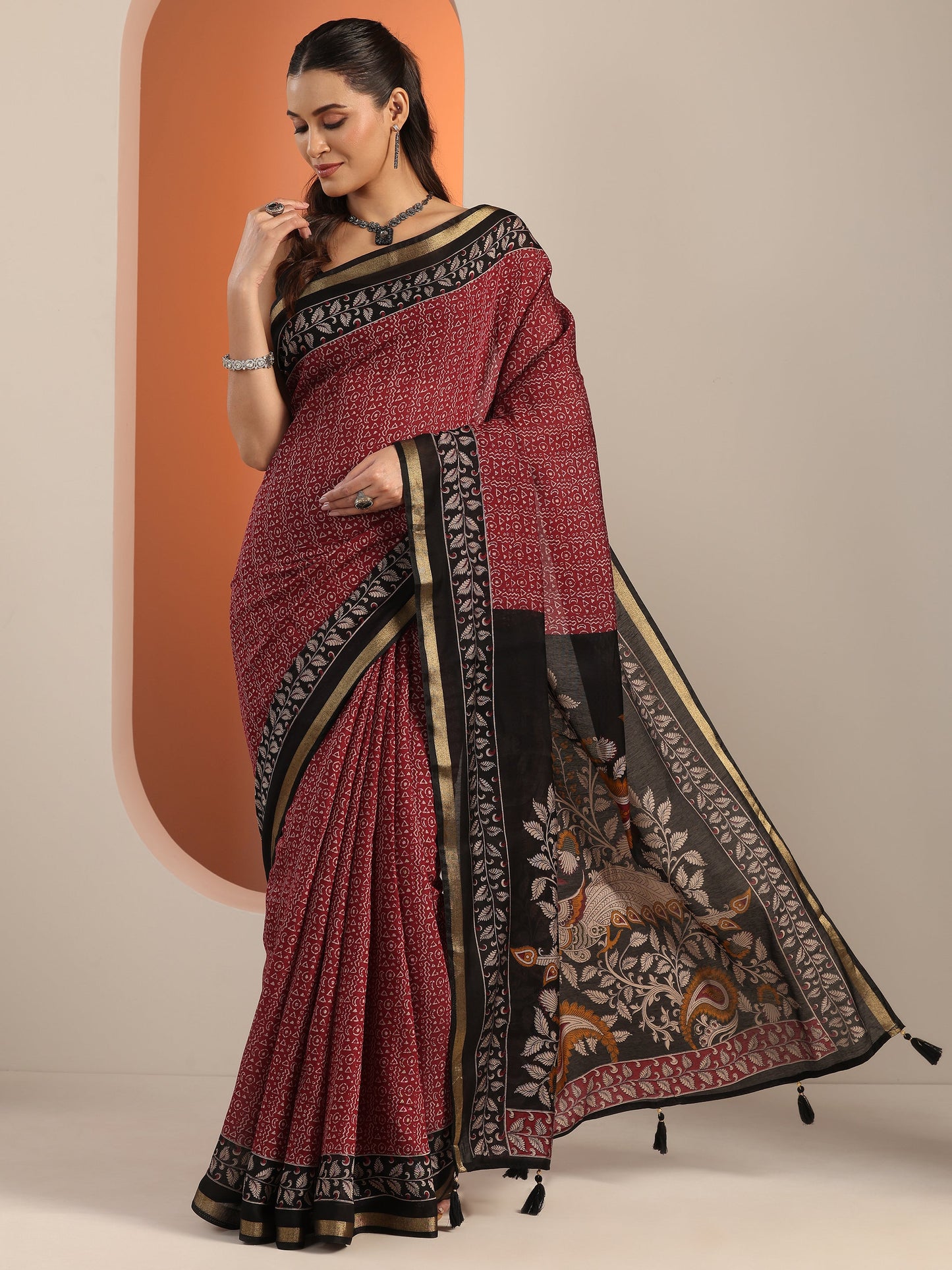 Red Printed Cotton Blend Saree With Unstitched Blouse Piece