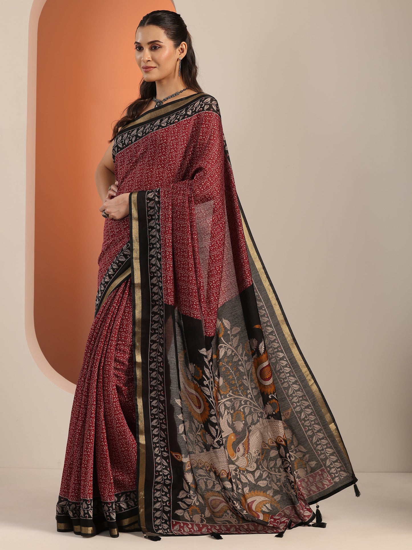 Red Printed Cotton Blend Saree With Unstitched Blouse Piece