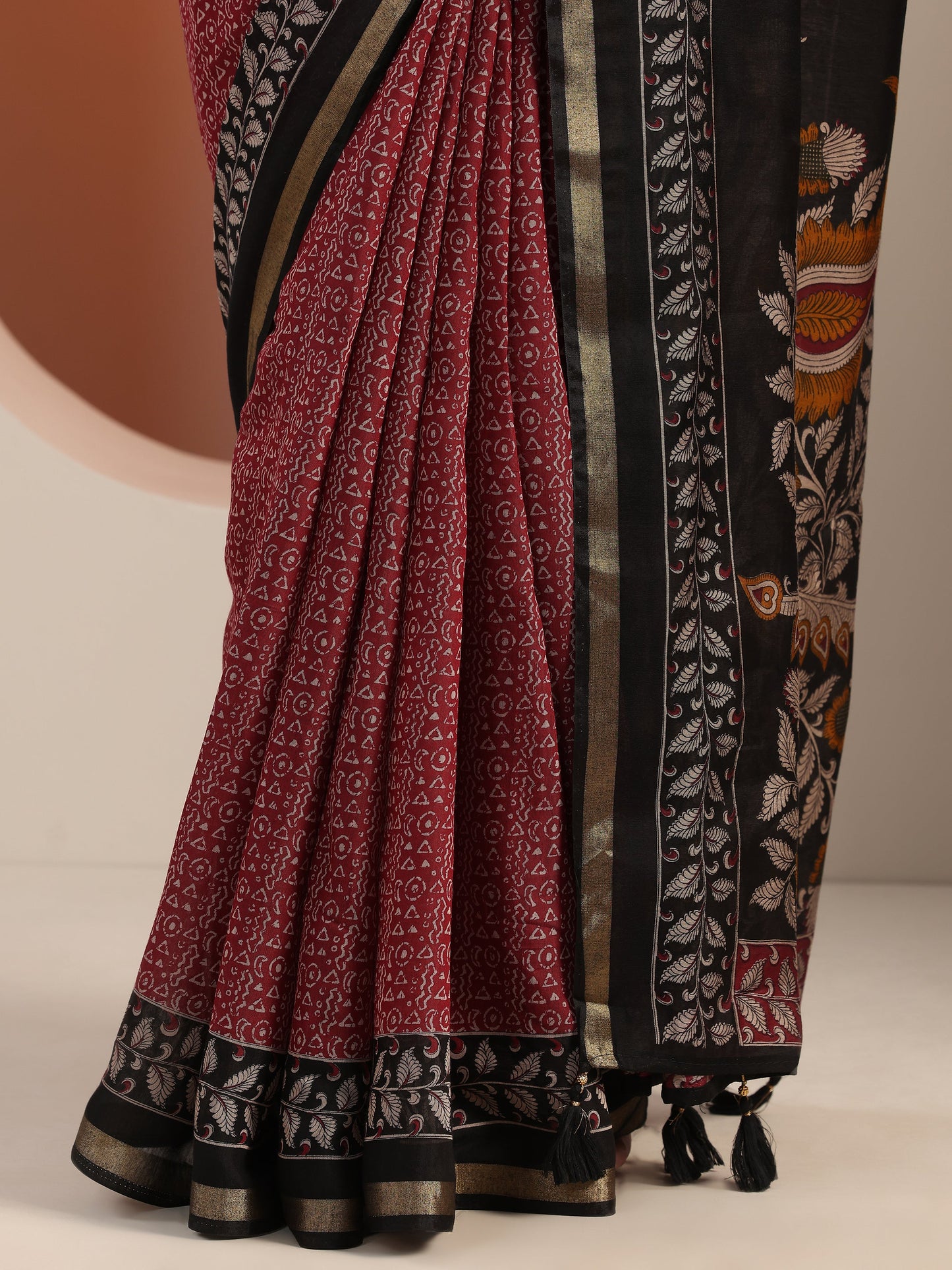 Red Printed Cotton Blend Saree With Unstitched Blouse Piece