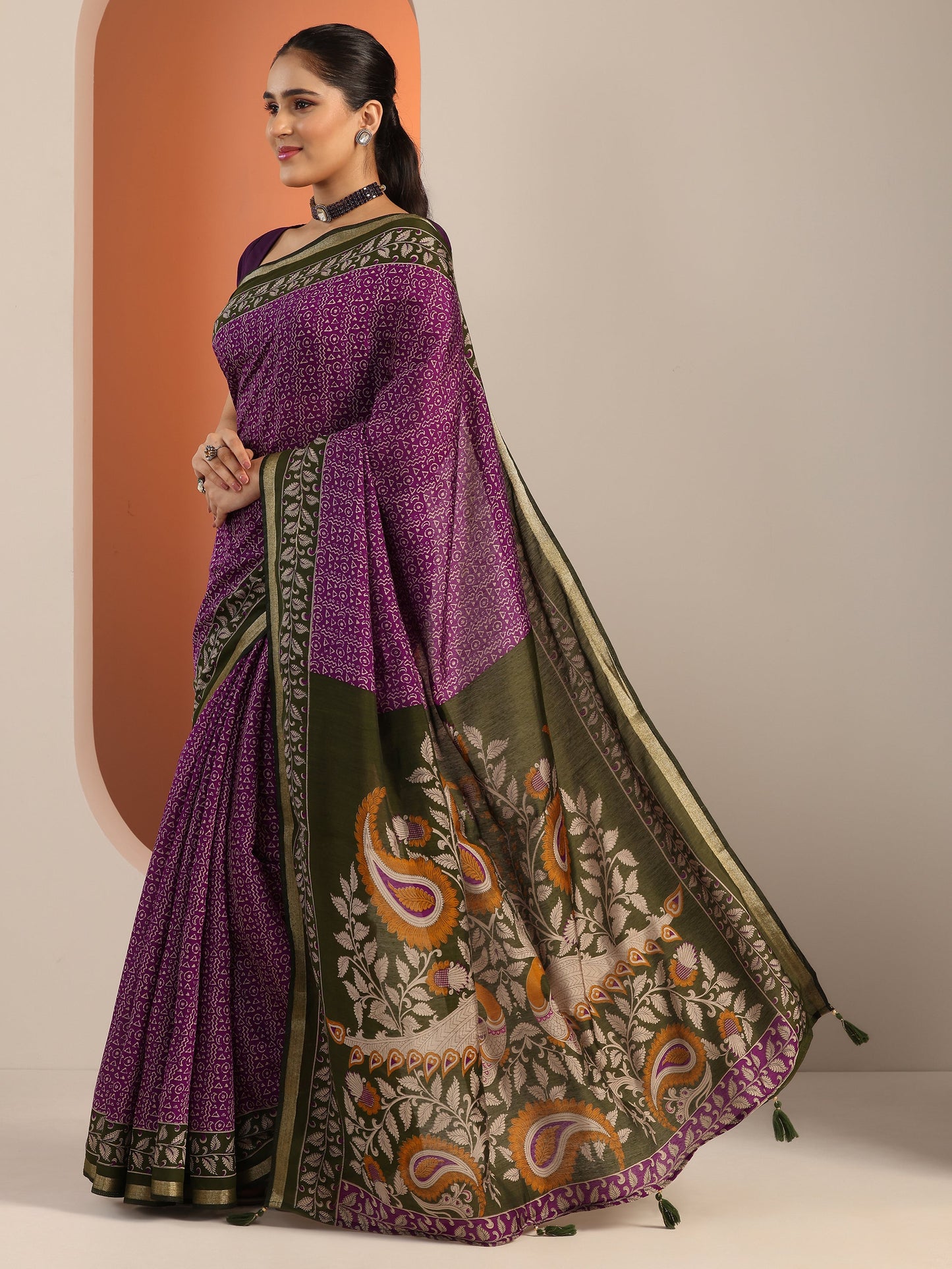 Purple Printed Cotton Blend Saree With Unstitched Blouse Piece