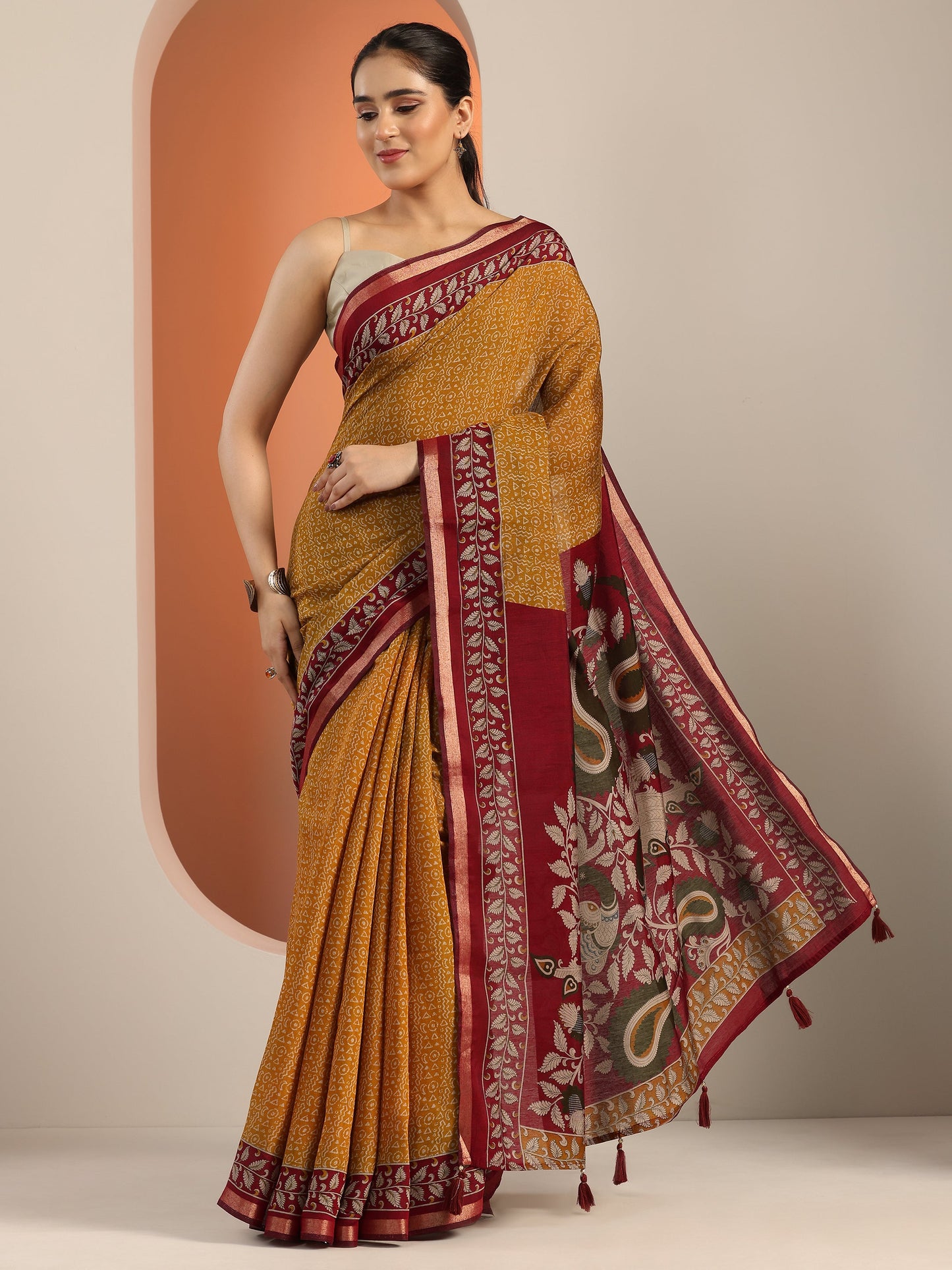 Mustard Printed Cotton Blend Saree With Unstitched Blouse Piece