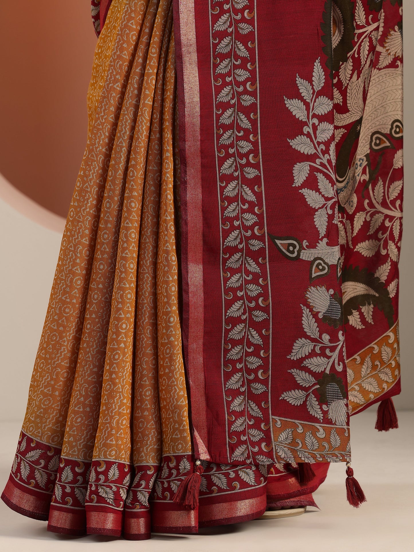 Mustard Printed Cotton Blend Saree With Unstitched Blouse Piece