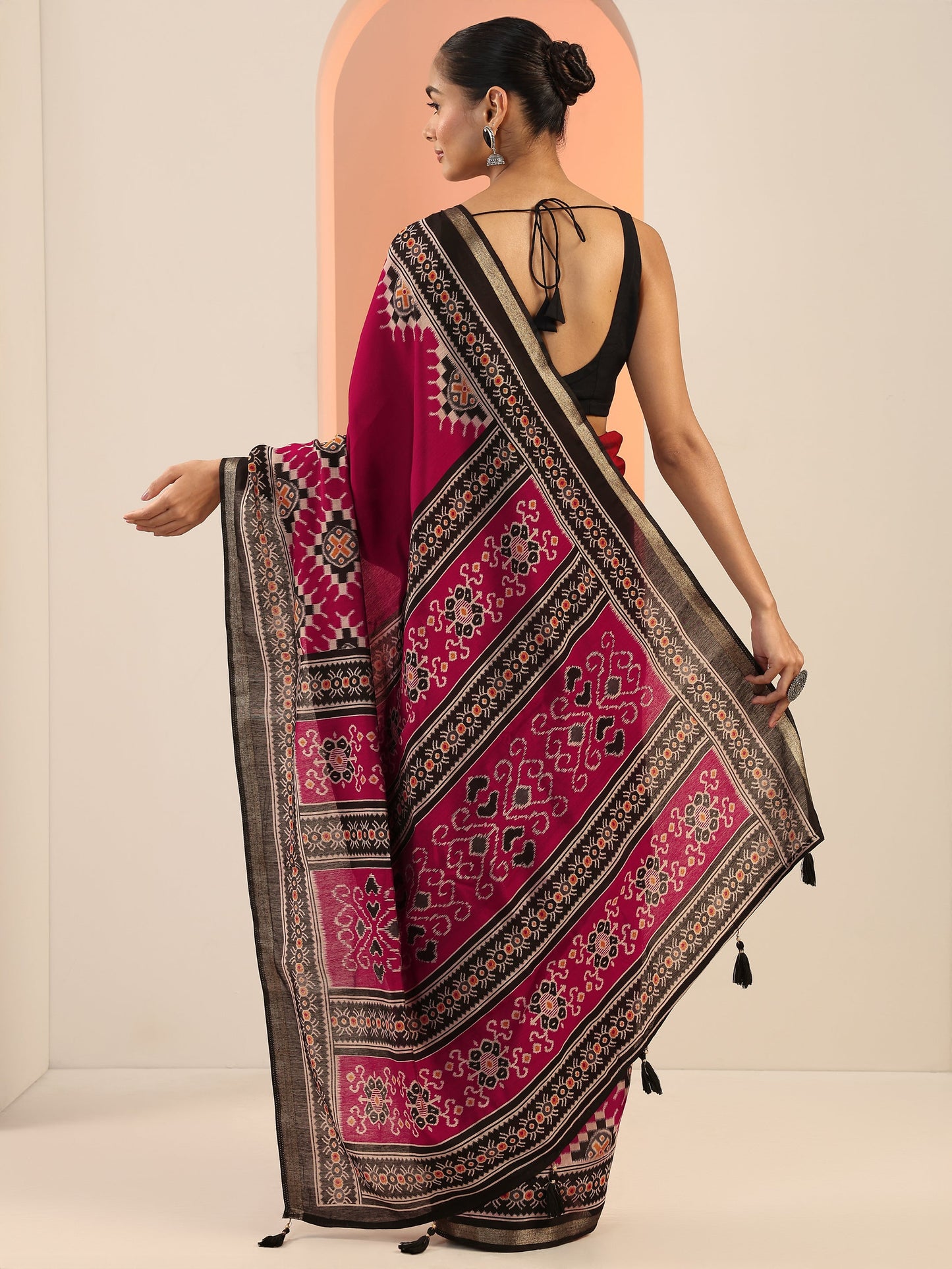 Maroon Solid Cotton Saree With Unstitched Blouse Piece