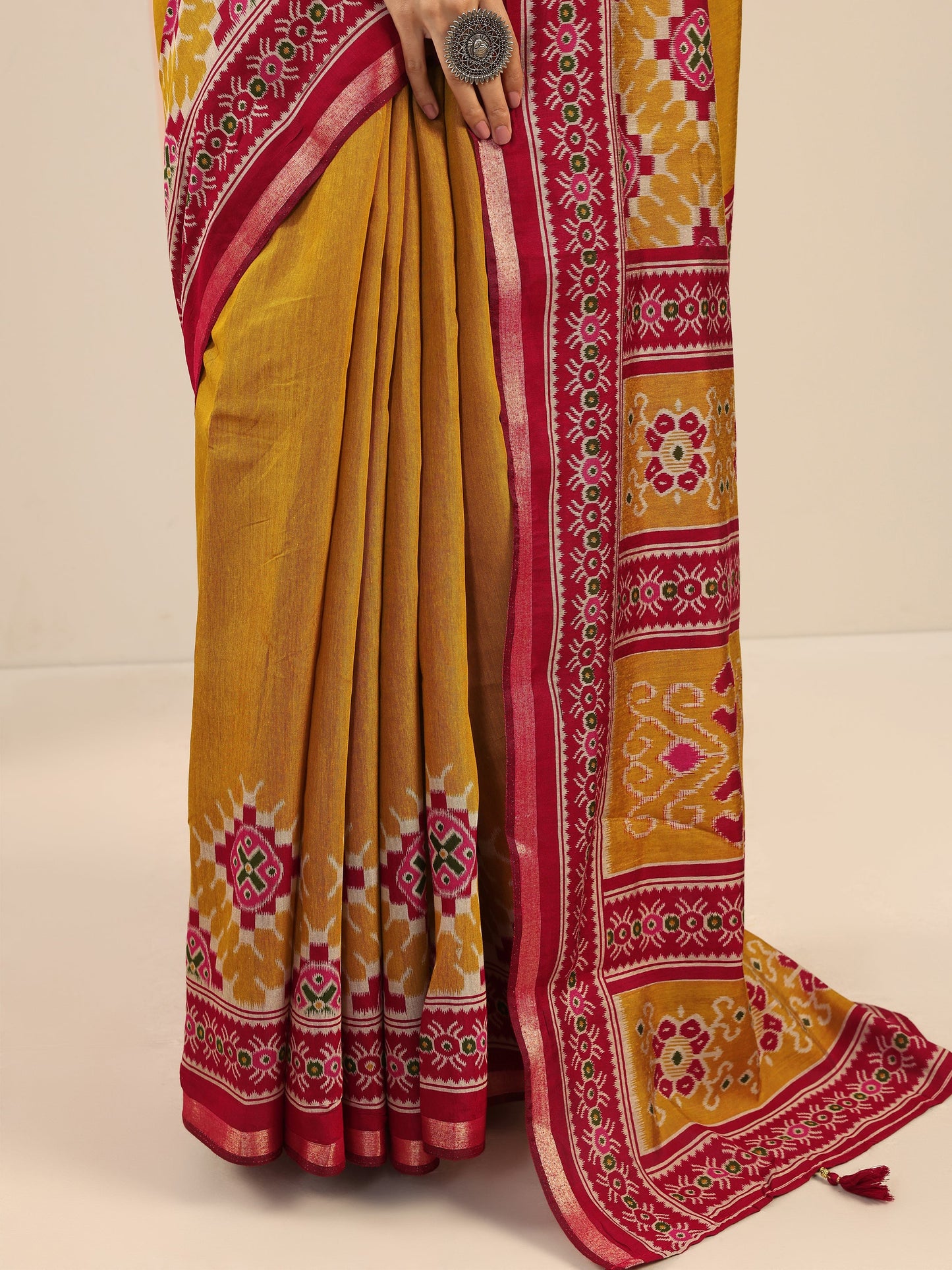 Mustard Solid Cotton Saree With Unstitched Blouse Piece